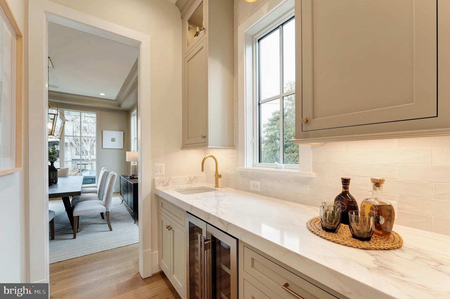 907 N HIGHLAND ST, ARLINGTON, Virginia 22201, 7 Bedrooms Bedrooms, ,6 BathroomsBathrooms,Residential,For sale,907 N HIGHLAND ST,VAAR2059272 MLS # VAAR2059272