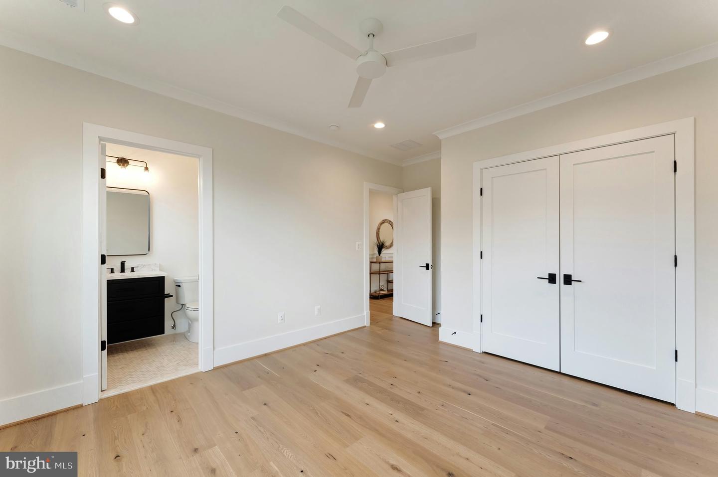 907 N HIGHLAND ST, ARLINGTON, Virginia 22201, 7 Bedrooms Bedrooms, ,6 BathroomsBathrooms,Residential,For sale,907 N HIGHLAND ST,VAAR2059272 MLS # VAAR2059272