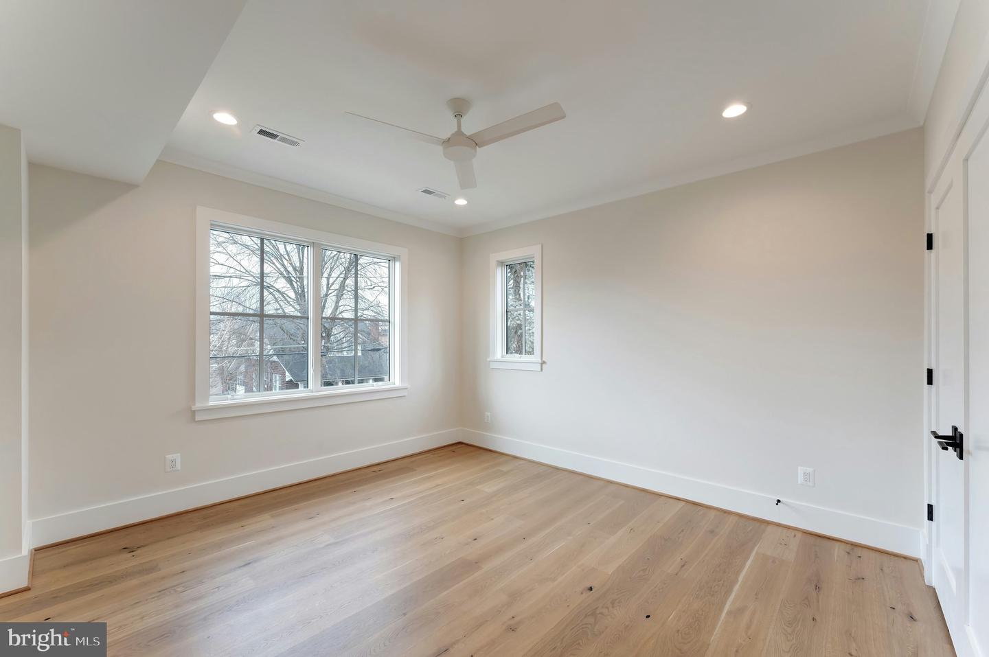 907 N HIGHLAND ST, ARLINGTON, Virginia 22201, 7 Bedrooms Bedrooms, ,6 BathroomsBathrooms,Residential,For sale,907 N HIGHLAND ST,VAAR2059272 MLS # VAAR2059272