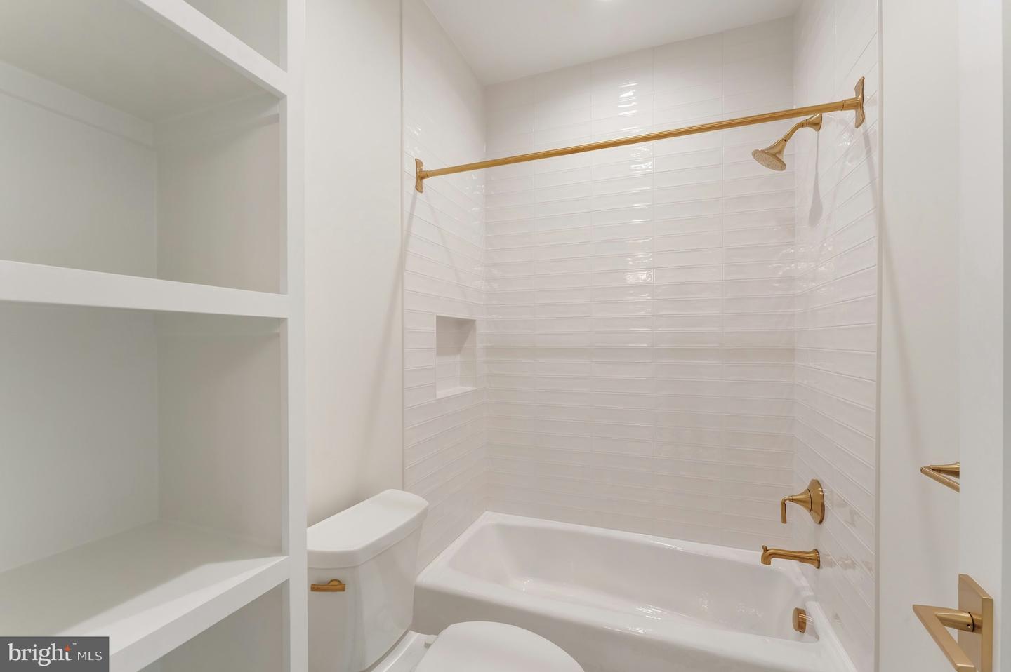 907 N HIGHLAND ST, ARLINGTON, Virginia 22201, 7 Bedrooms Bedrooms, ,6 BathroomsBathrooms,Residential,For sale,907 N HIGHLAND ST,VAAR2059272 MLS # VAAR2059272