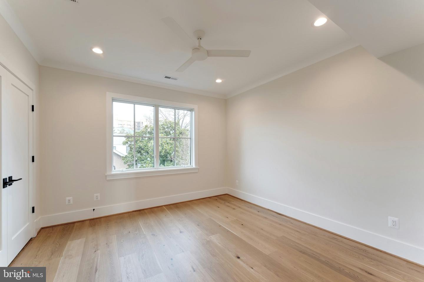 907 N HIGHLAND ST, ARLINGTON, Virginia 22201, 7 Bedrooms Bedrooms, ,6 BathroomsBathrooms,Residential,For sale,907 N HIGHLAND ST,VAAR2059272 MLS # VAAR2059272