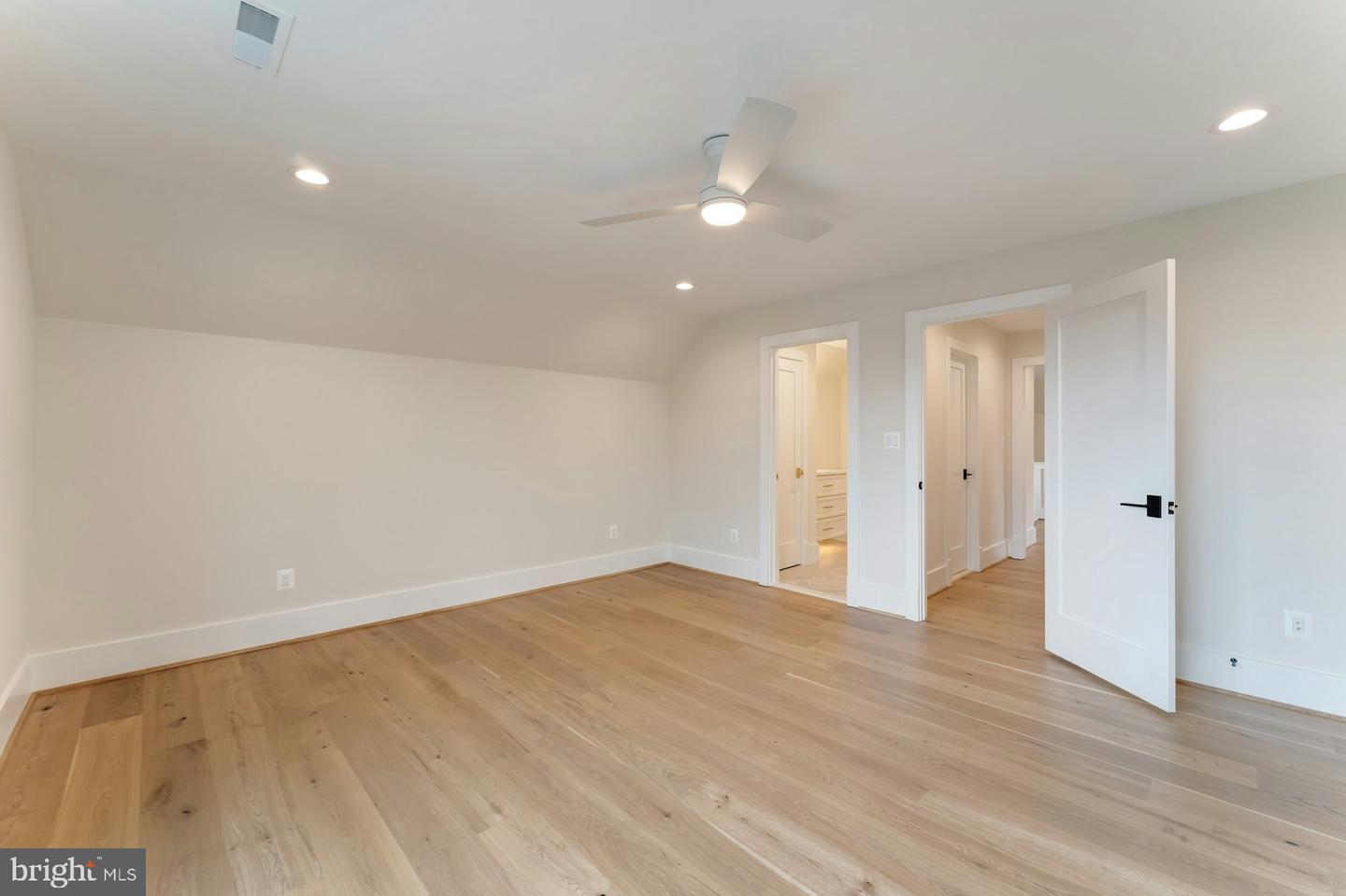 907 N HIGHLAND ST, ARLINGTON, Virginia 22201, 7 Bedrooms Bedrooms, ,6 BathroomsBathrooms,Residential,For sale,907 N HIGHLAND ST,VAAR2059272 MLS # VAAR2059272