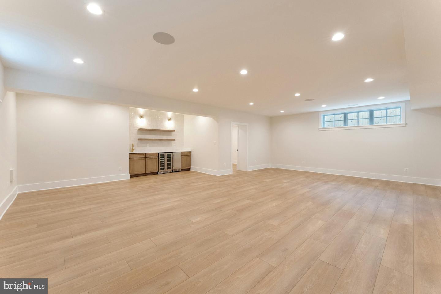 907 N HIGHLAND ST, ARLINGTON, Virginia 22201, 7 Bedrooms Bedrooms, ,6 BathroomsBathrooms,Residential,For sale,907 N HIGHLAND ST,VAAR2059272 MLS # VAAR2059272