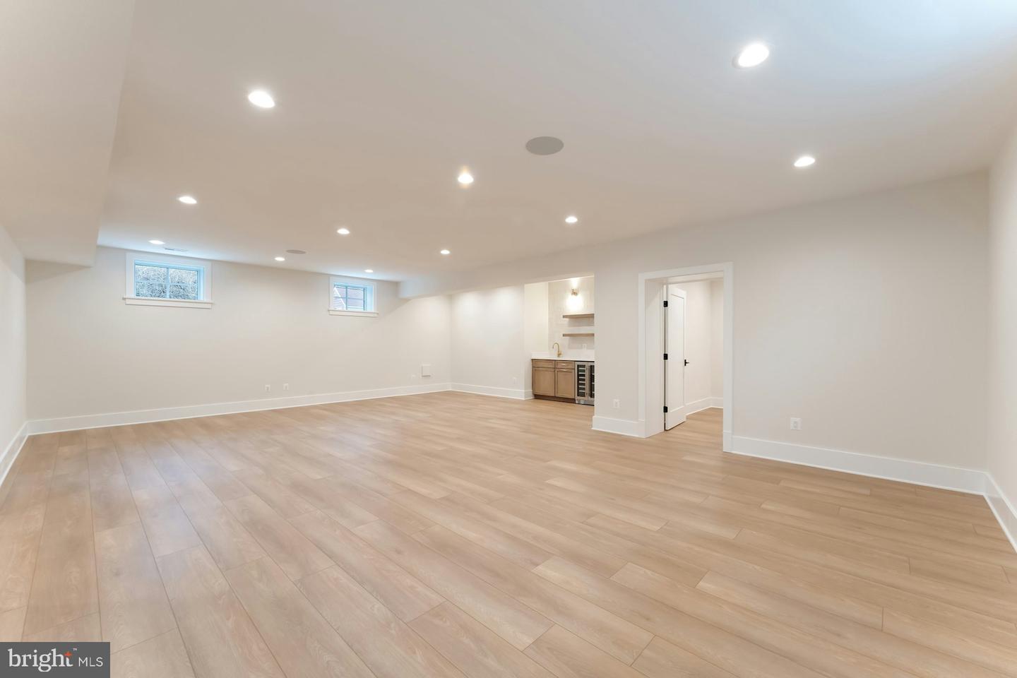 907 N HIGHLAND ST, ARLINGTON, Virginia 22201, 7 Bedrooms Bedrooms, ,6 BathroomsBathrooms,Residential,For sale,907 N HIGHLAND ST,VAAR2059272 MLS # VAAR2059272