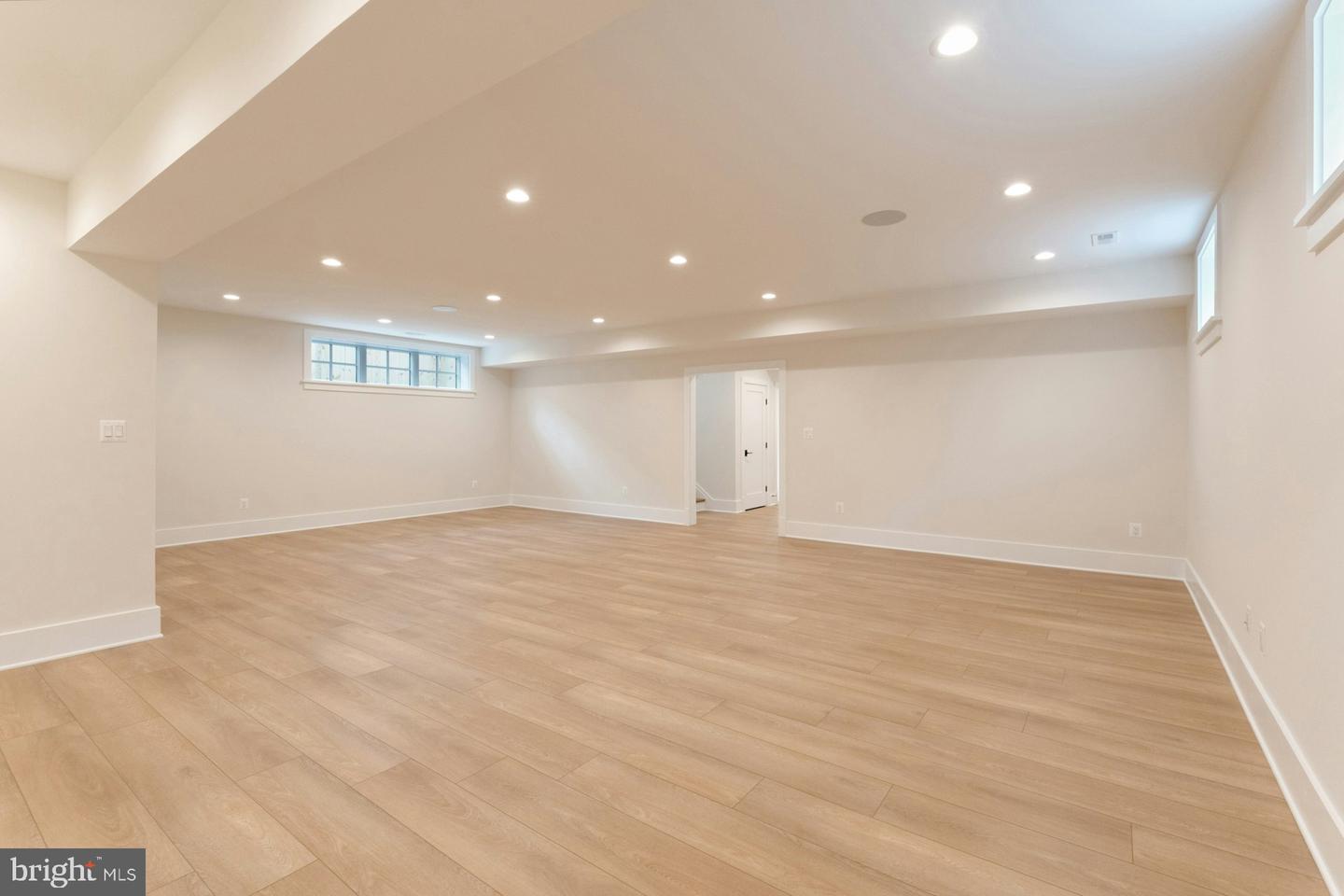 907 N HIGHLAND ST, ARLINGTON, Virginia 22201, 7 Bedrooms Bedrooms, ,6 BathroomsBathrooms,Residential,For sale,907 N HIGHLAND ST,VAAR2059272 MLS # VAAR2059272