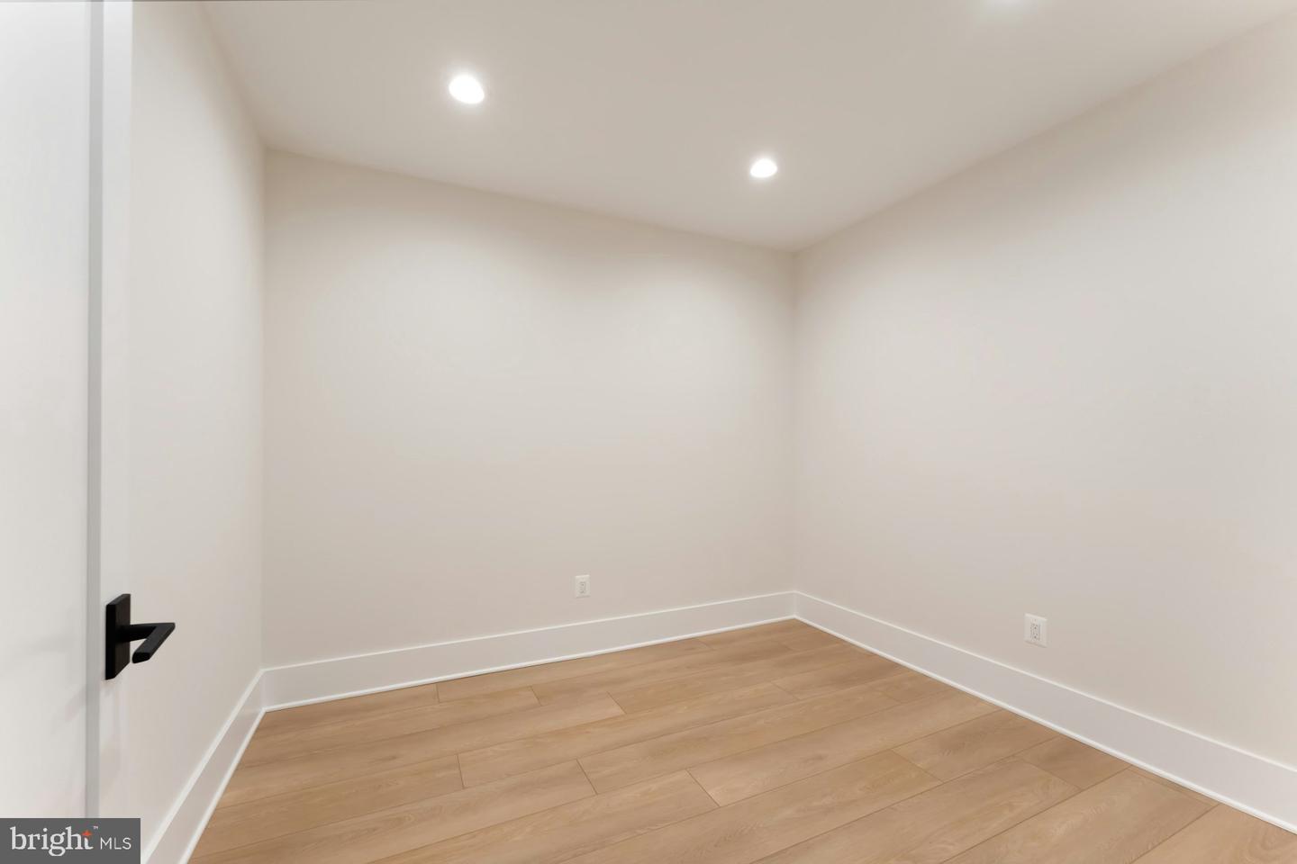 907 N HIGHLAND ST, ARLINGTON, Virginia 22201, 7 Bedrooms Bedrooms, ,6 BathroomsBathrooms,Residential,For sale,907 N HIGHLAND ST,VAAR2059272 MLS # VAAR2059272