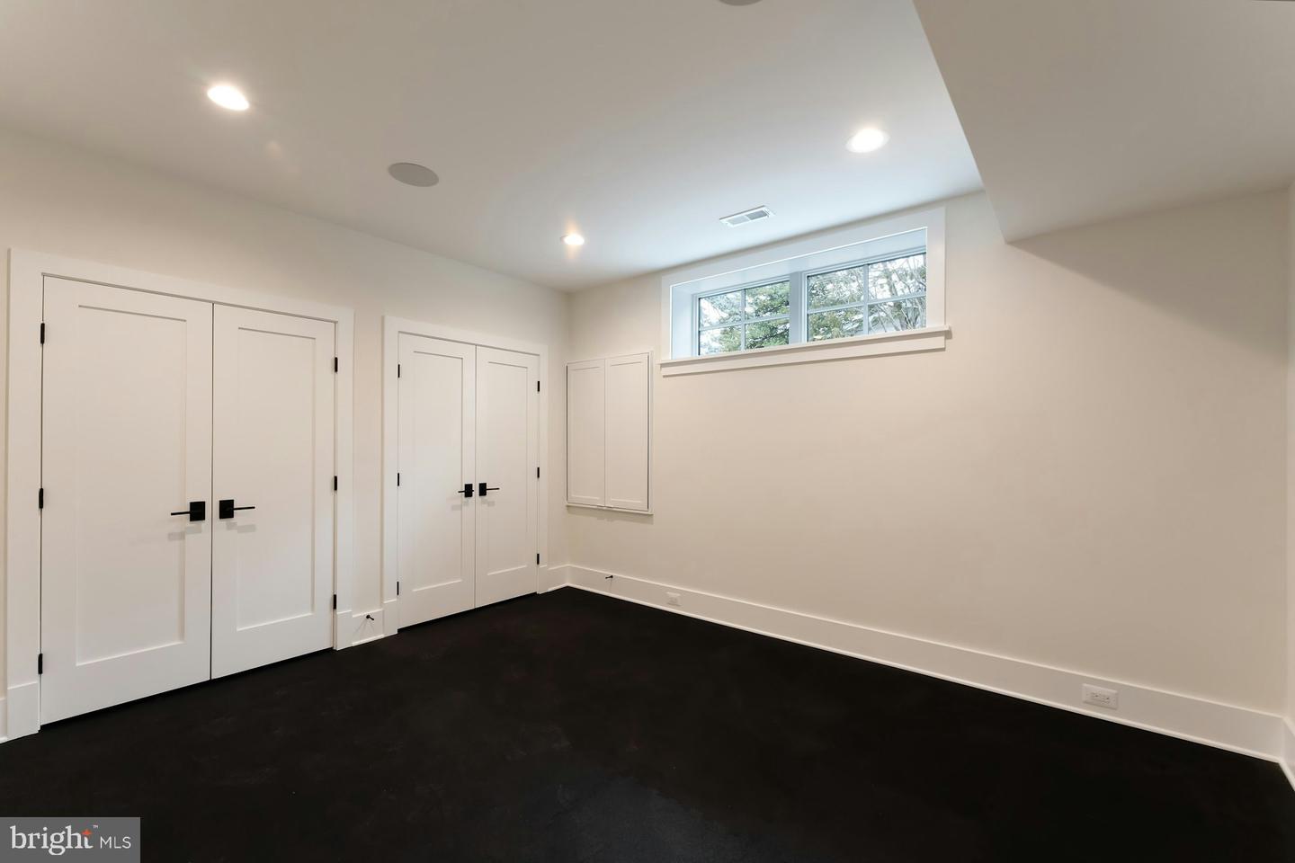 907 N HIGHLAND ST, ARLINGTON, Virginia 22201, 7 Bedrooms Bedrooms, ,6 BathroomsBathrooms,Residential,For sale,907 N HIGHLAND ST,VAAR2059272 MLS # VAAR2059272