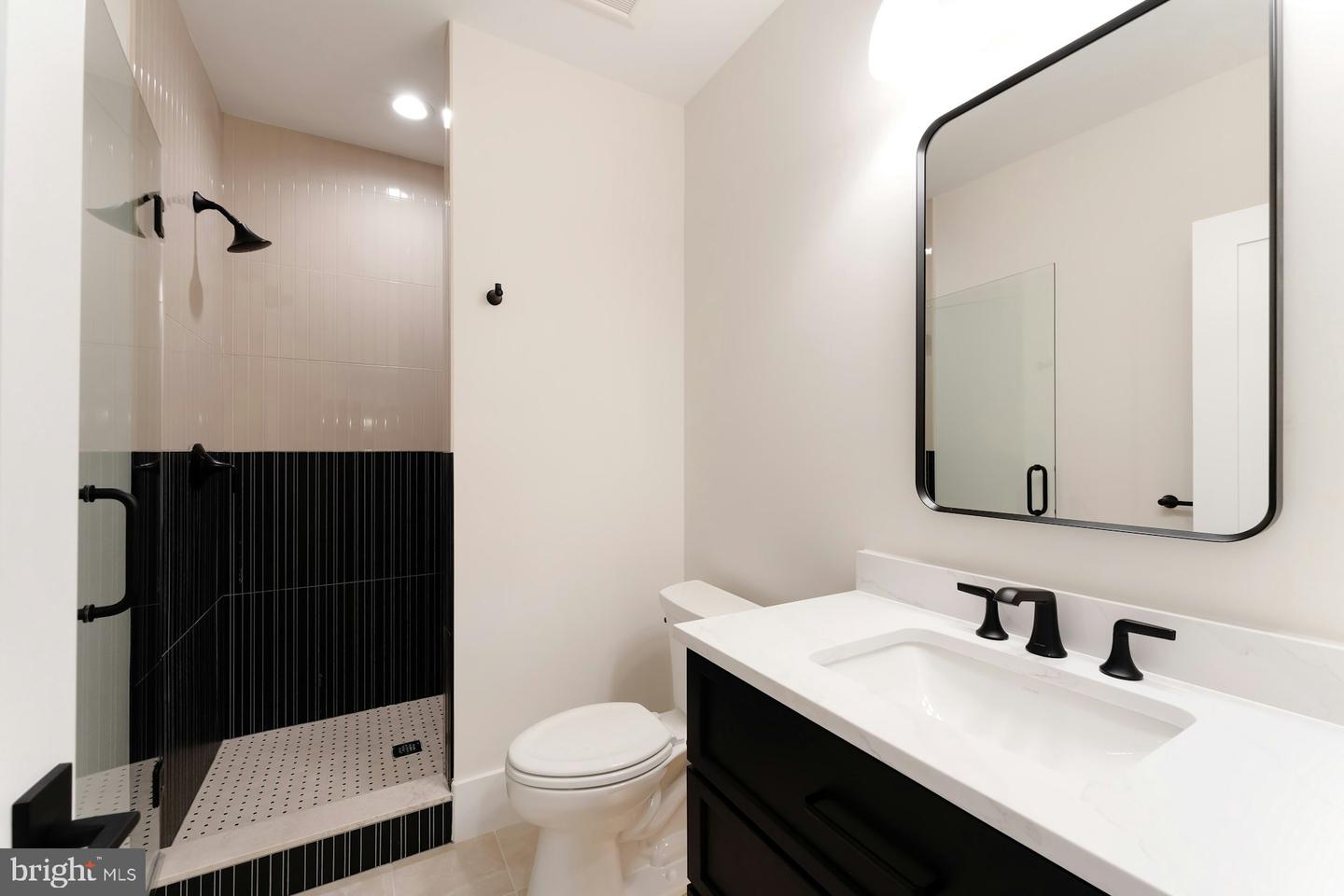 907 N HIGHLAND ST, ARLINGTON, Virginia 22201, 7 Bedrooms Bedrooms, ,6 BathroomsBathrooms,Residential,For sale,907 N HIGHLAND ST,VAAR2059272 MLS # VAAR2059272