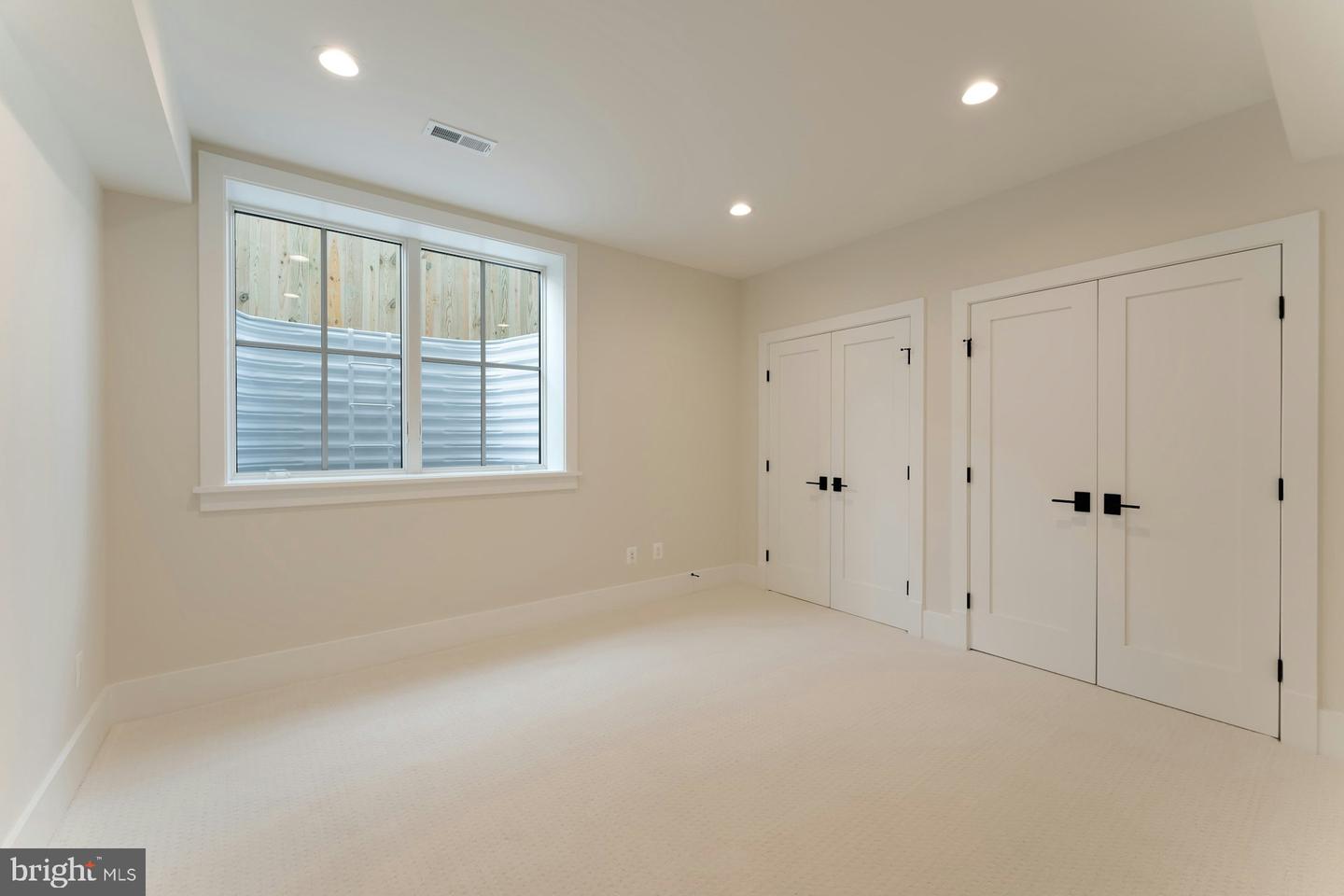 907 N HIGHLAND ST, ARLINGTON, Virginia 22201, 7 Bedrooms Bedrooms, ,6 BathroomsBathrooms,Residential,For sale,907 N HIGHLAND ST,VAAR2059272 MLS # VAAR2059272