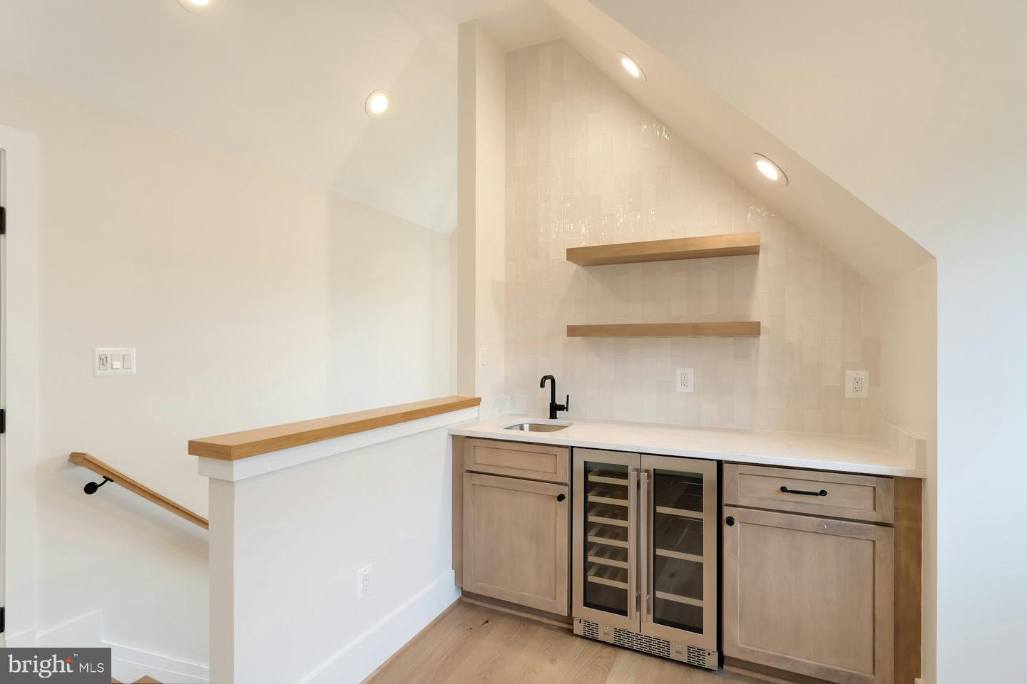 907 N HIGHLAND ST, ARLINGTON, Virginia 22201, 7 Bedrooms Bedrooms, ,6 BathroomsBathrooms,Residential,For sale,907 N HIGHLAND ST,VAAR2059272 MLS # VAAR2059272