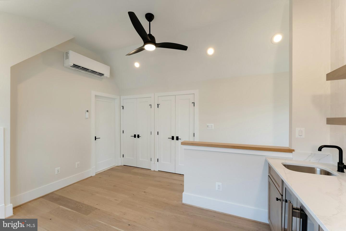 907 N HIGHLAND ST, ARLINGTON, Virginia 22201, 7 Bedrooms Bedrooms, ,6 BathroomsBathrooms,Residential,For sale,907 N HIGHLAND ST,VAAR2059272 MLS # VAAR2059272