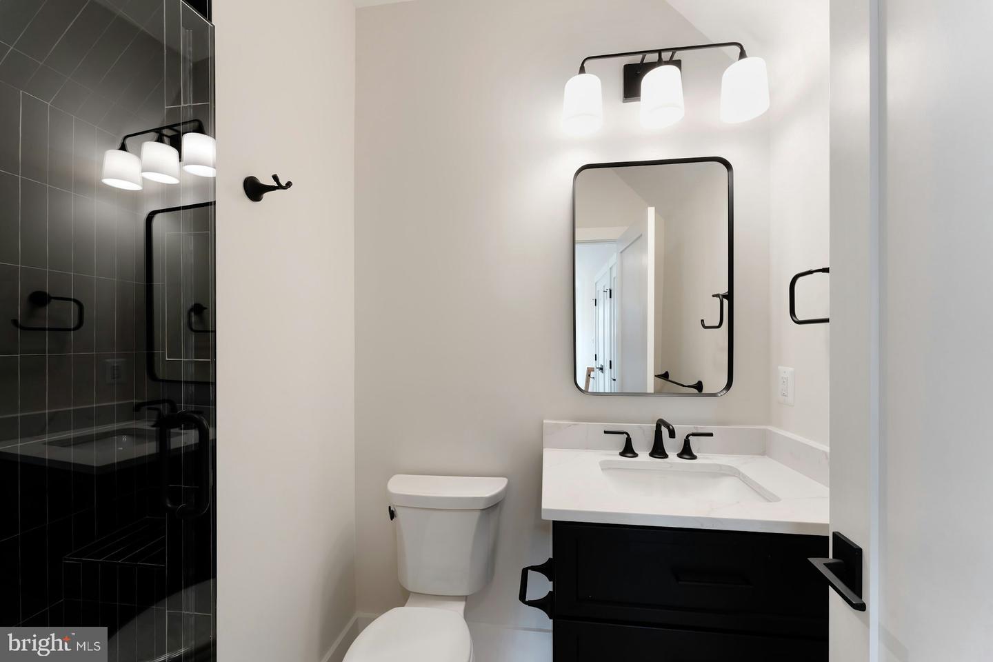 907 N HIGHLAND ST, ARLINGTON, Virginia 22201, 7 Bedrooms Bedrooms, ,6 BathroomsBathrooms,Residential,For sale,907 N HIGHLAND ST,VAAR2059272 MLS # VAAR2059272