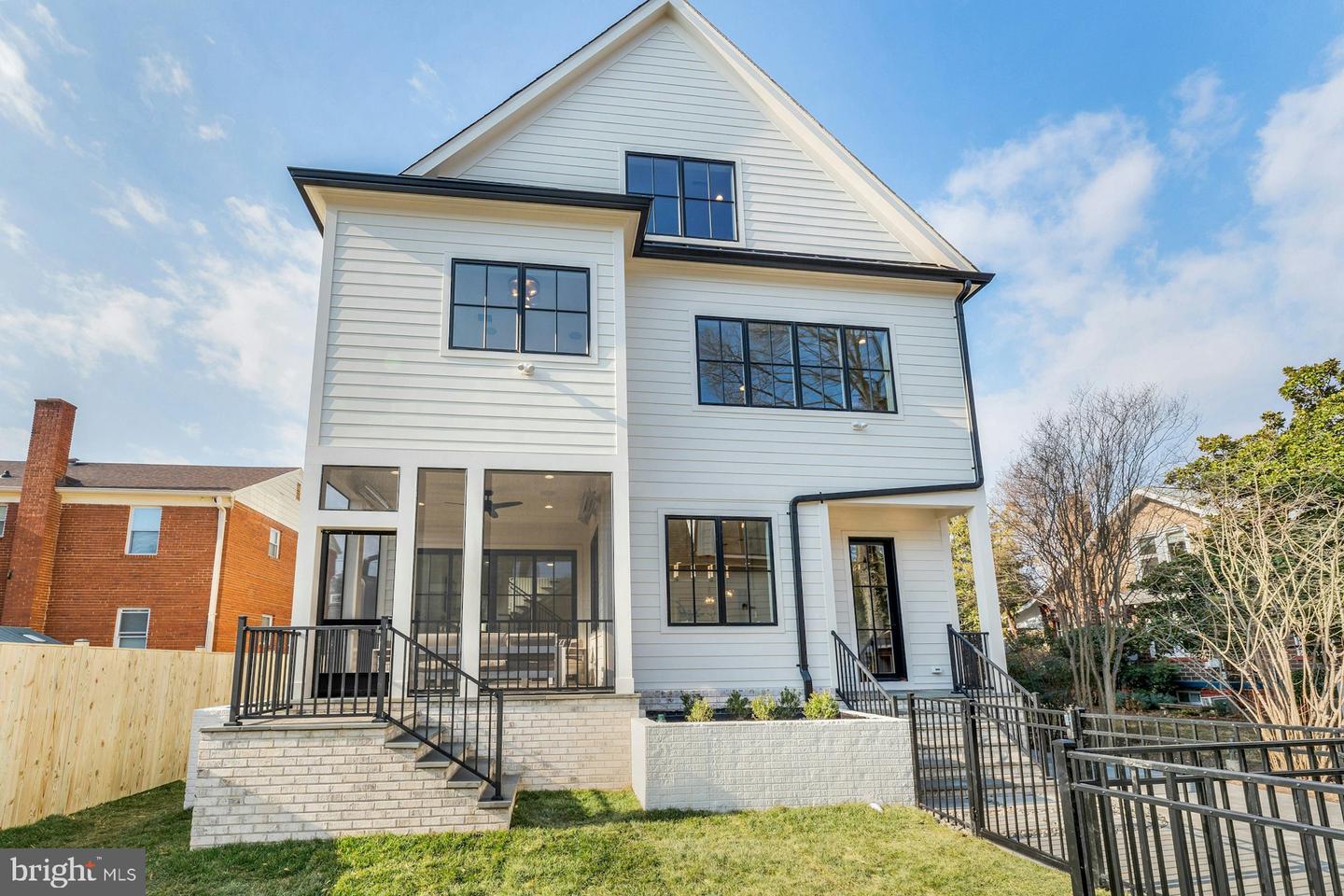 907 N HIGHLAND ST, ARLINGTON, Virginia 22201, 7 Bedrooms Bedrooms, ,6 BathroomsBathrooms,Residential,For sale,907 N HIGHLAND ST,VAAR2059272 MLS # VAAR2059272