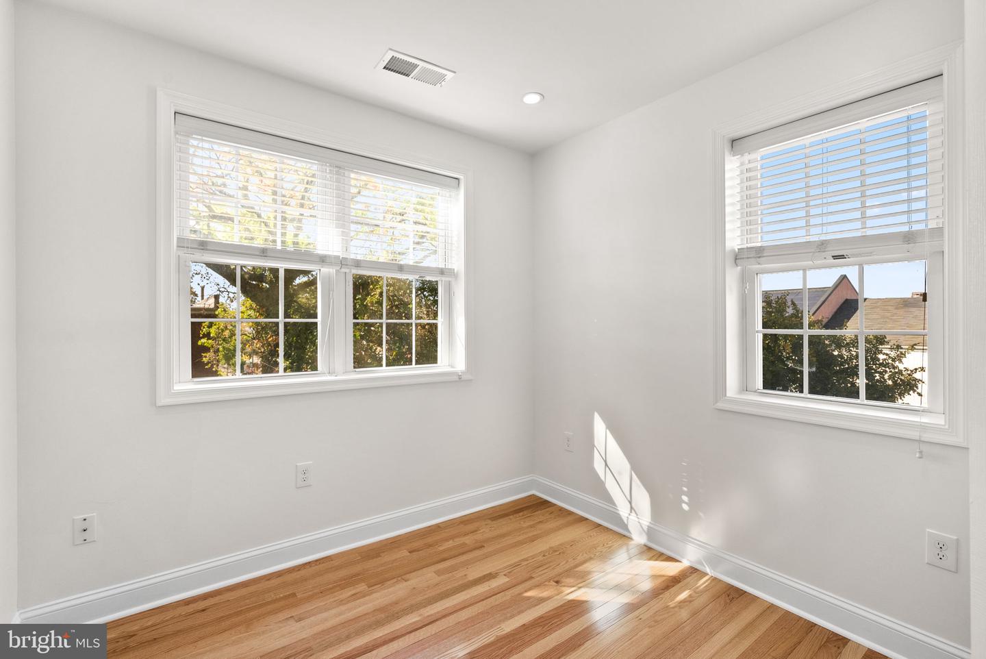 1201 QUEEN ST NE, WASHINGTON, District Of Columbia 20002, 5 Bedrooms Bedrooms, ,3 BathroomsBathrooms,Residential,For sale,1201 QUEEN ST NE,DCDC2229578 MLS # DCDC2229578 1201 QUEEN ST NE, WASHINGTON, District Of Columbia 20002, 5 Bedrooms Bedrooms, ,3 BathroomsBathrooms,Residential,For sale,1201 QUEEN ST NE,DCDC2229578 MLS # DCDC2229578