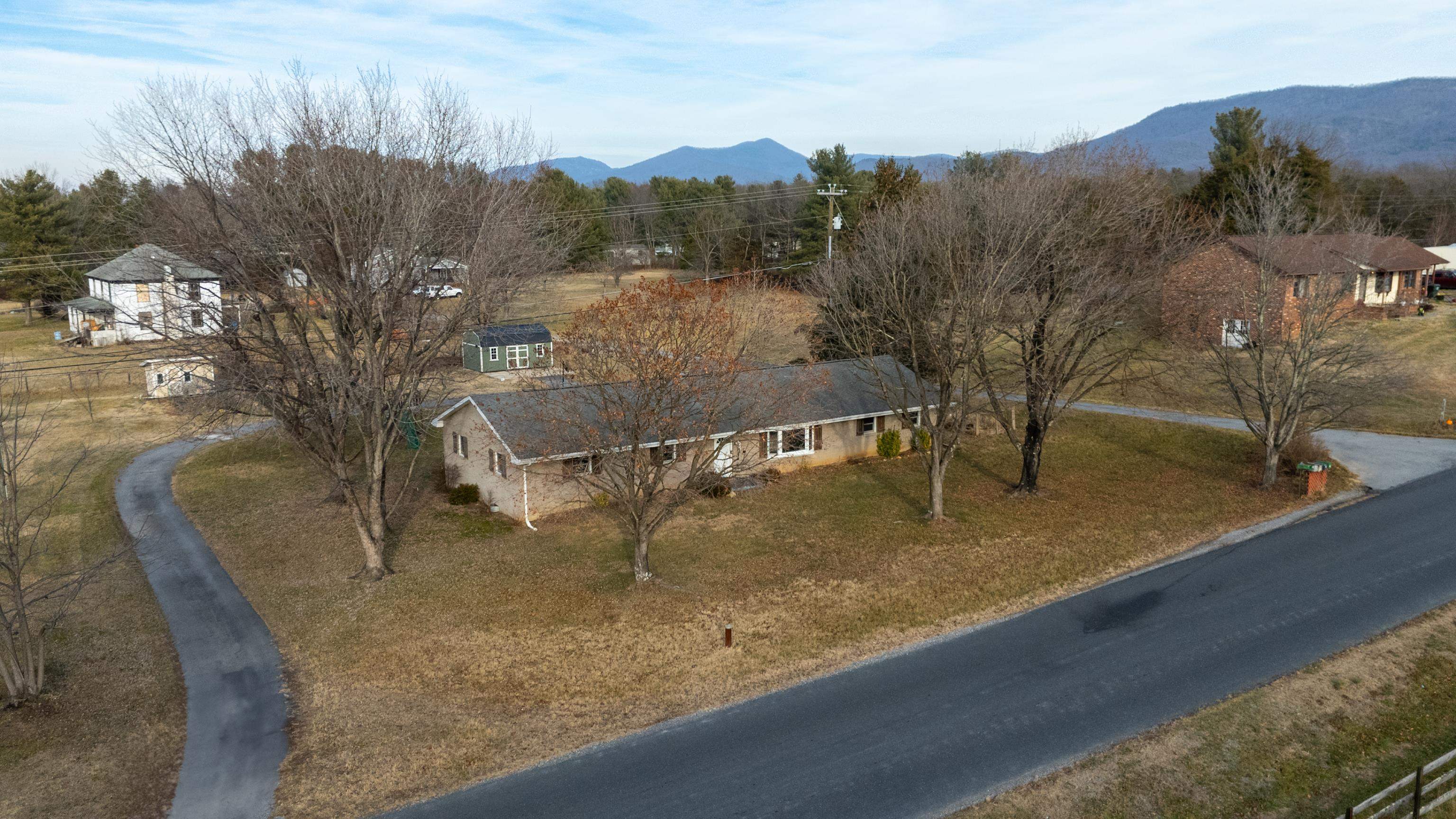 54 THOROFARE RD, CRIMORA, Virginia 24431, 5 Bedrooms Bedrooms, ,2 BathroomsBathrooms,Residential,54 THOROFARE RD,672293 MLS # 672293 54 THOROFARE RD, CRIMORA, Virginia 24431, 5 Bedrooms Bedrooms, ,2 BathroomsBathrooms,Residential,54 THOROFARE RD,672293 MLS # 672293