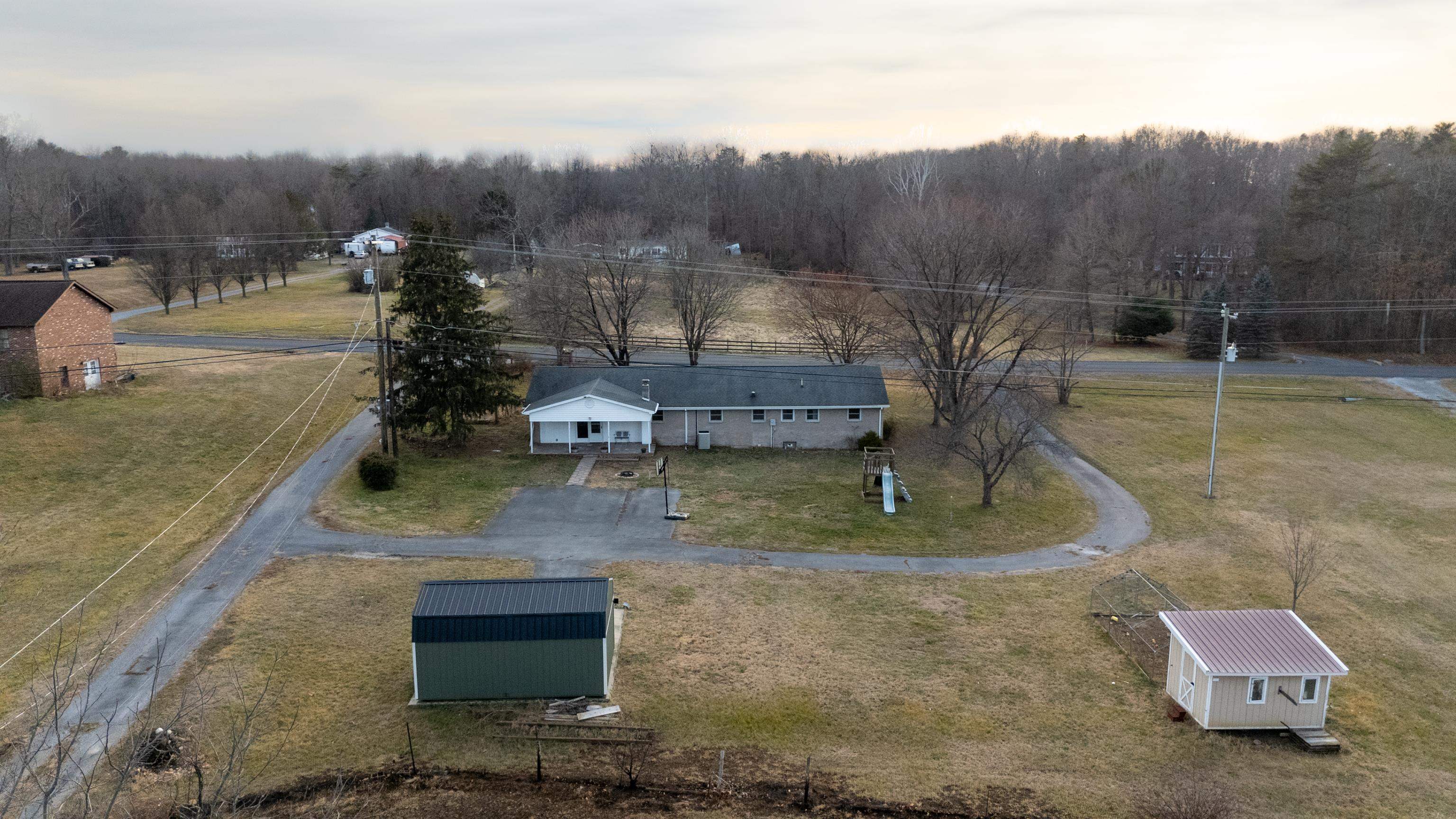 54 THOROFARE RD, CRIMORA, Virginia 24431, 5 Bedrooms Bedrooms, ,2 BathroomsBathrooms,Residential,54 THOROFARE RD,672293 MLS # 672293 54 THOROFARE RD, CRIMORA, Virginia 24431, 5 Bedrooms Bedrooms, ,2 BathroomsBathrooms,Residential,54 THOROFARE RD,672293 MLS # 672293