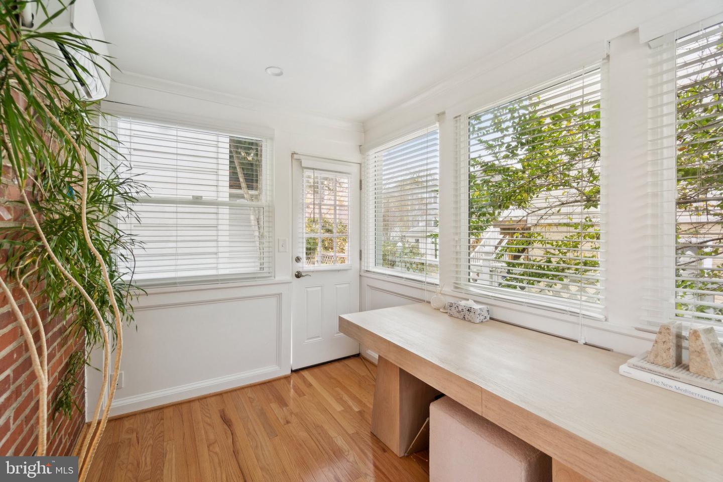 5300 WILSON BLVD, ARLINGTON, Virginia 22205, 3 Bedrooms Bedrooms, ,3 BathroomsBathrooms,Residential,For sale,5300 WILSON BLVD,VAAR2066110 MLS # VAAR2066110