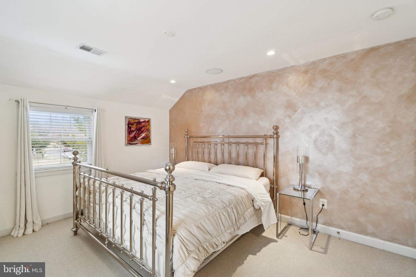 5300 WILSON BLVD, ARLINGTON, Virginia 22205, 3 Bedrooms Bedrooms, ,3 BathroomsBathrooms,Residential,For sale,5300 WILSON BLVD,VAAR2066110 MLS # VAAR2066110