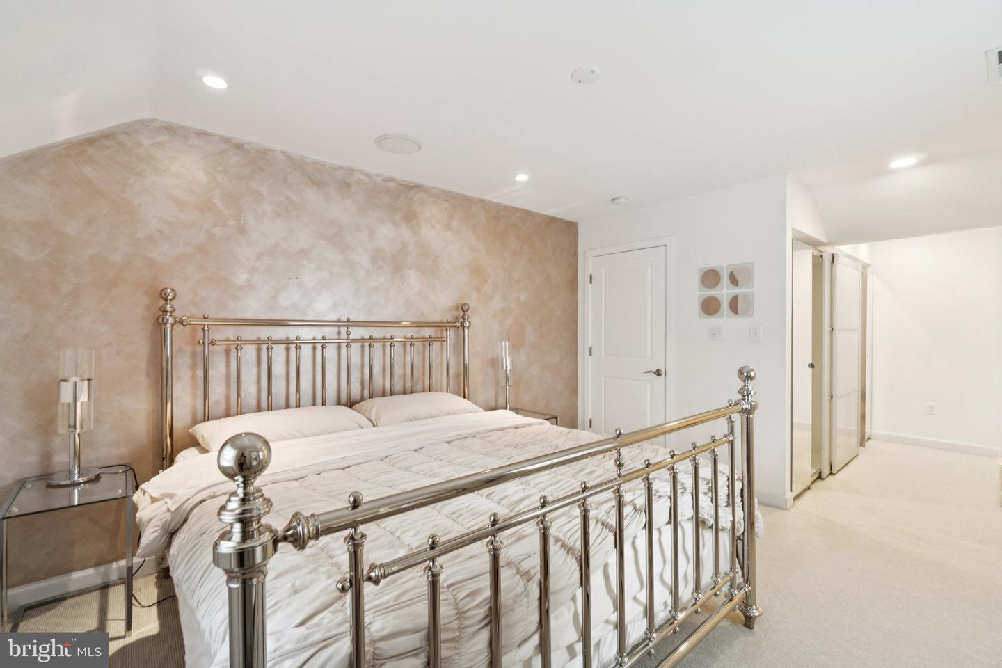 5300 WILSON BLVD, ARLINGTON, Virginia 22205, 3 Bedrooms Bedrooms, ,3 BathroomsBathrooms,Residential,For sale,5300 WILSON BLVD,VAAR2066110 MLS # VAAR2066110