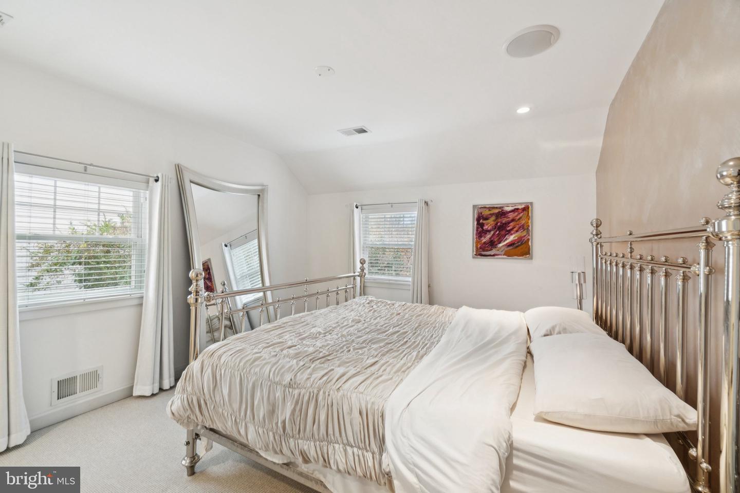 5300 WILSON BLVD, ARLINGTON, Virginia 22205, 3 Bedrooms Bedrooms, ,3 BathroomsBathrooms,Residential,For sale,5300 WILSON BLVD,VAAR2066110 MLS # VAAR2066110