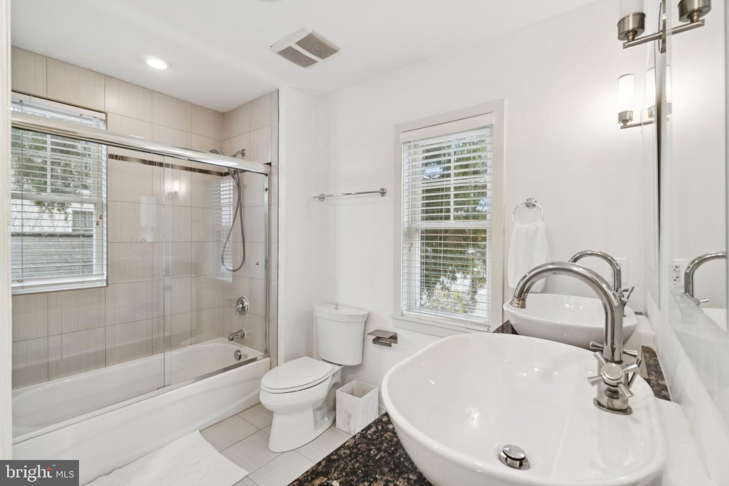 5300 WILSON BLVD, ARLINGTON, Virginia 22205, 3 Bedrooms Bedrooms, ,3 BathroomsBathrooms,Residential,For sale,5300 WILSON BLVD,VAAR2066110 MLS # VAAR2066110