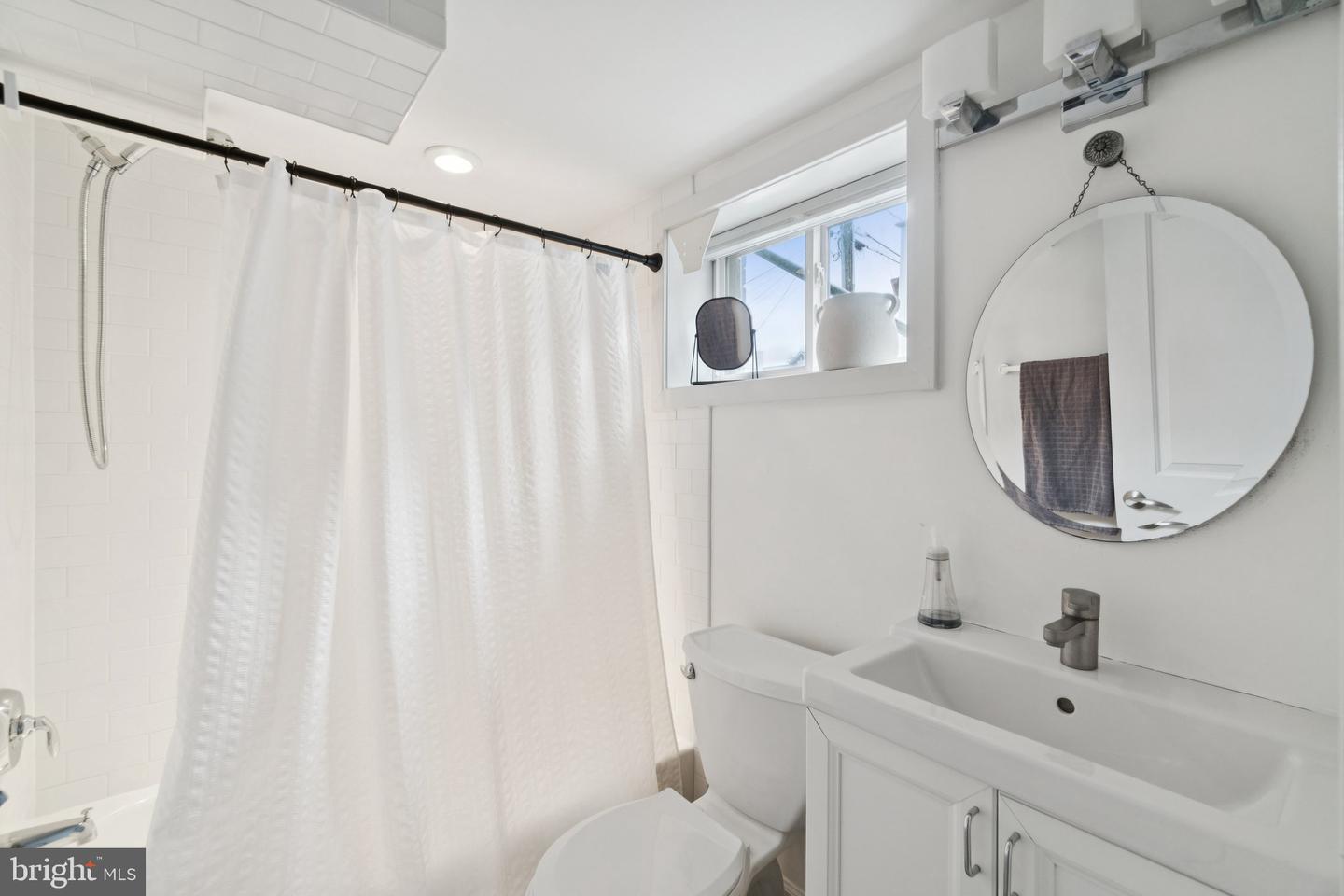 5300 WILSON BLVD, ARLINGTON, Virginia 22205, 3 Bedrooms Bedrooms, ,3 BathroomsBathrooms,Residential,For sale,5300 WILSON BLVD,VAAR2066110 MLS # VAAR2066110