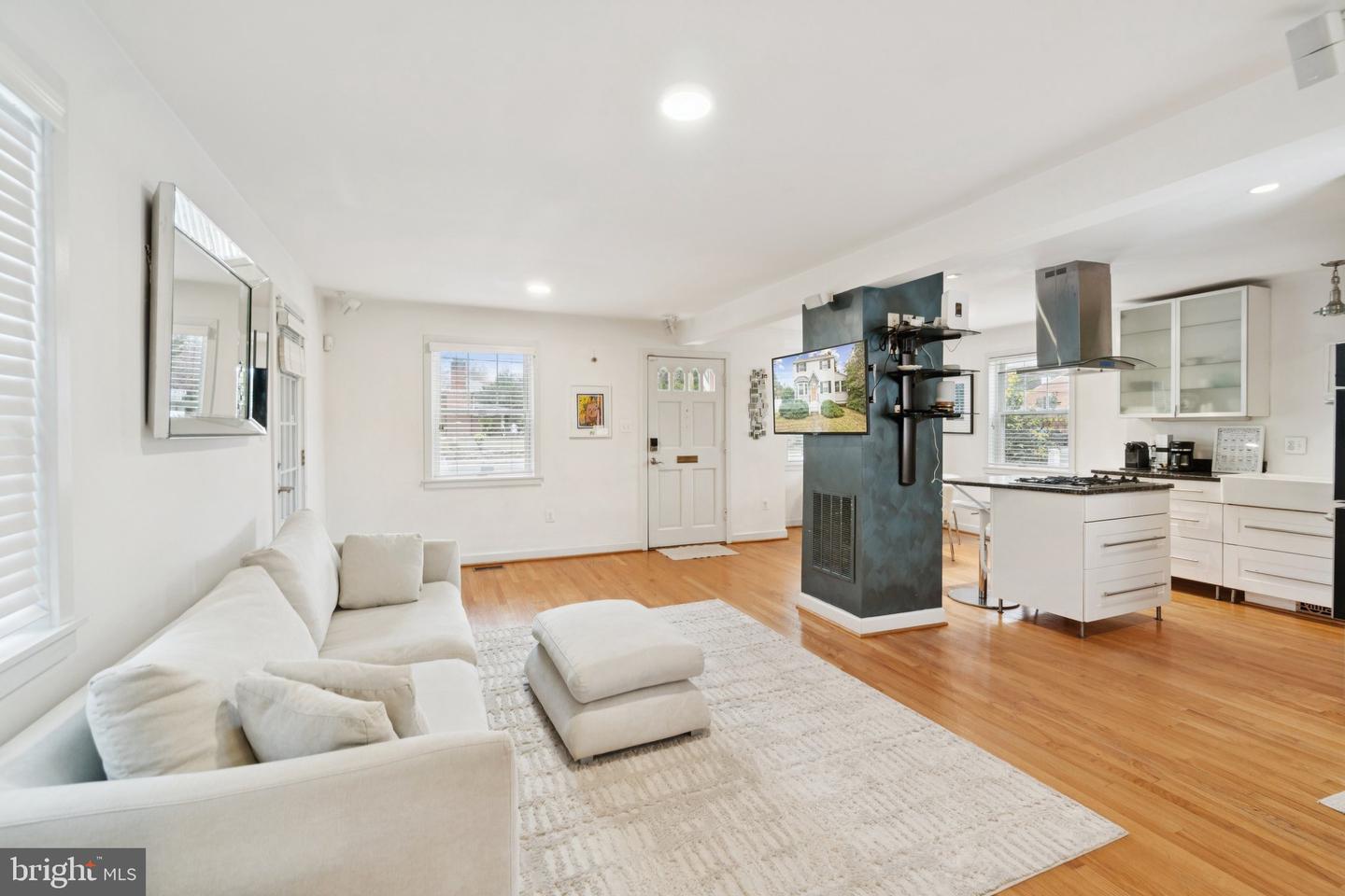 5300 WILSON BLVD, ARLINGTON, Virginia 22205, 3 Bedrooms Bedrooms, ,3 BathroomsBathrooms,Residential,For sale,5300 WILSON BLVD,VAAR2066110 MLS # VAAR2066110