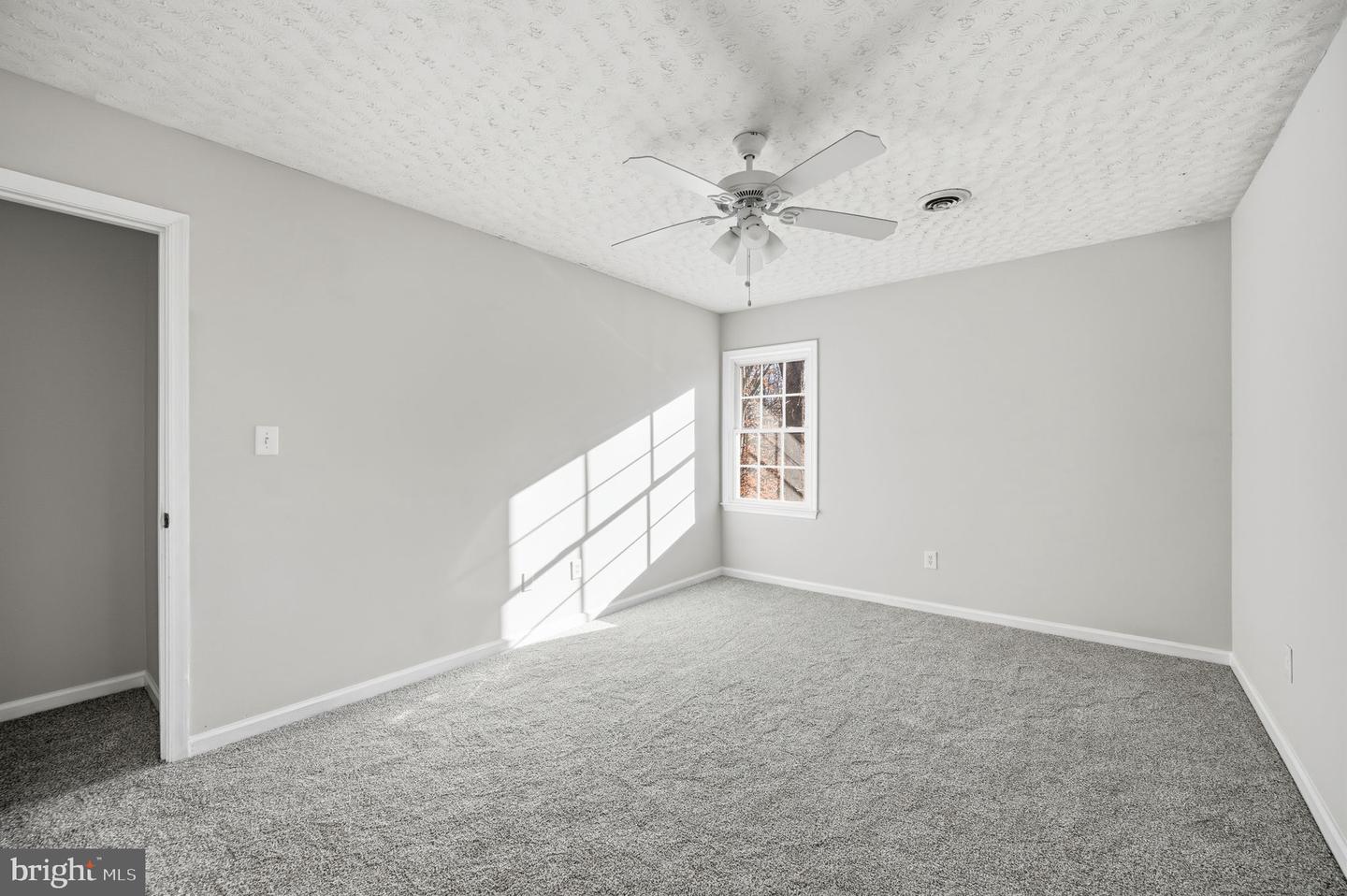 516 GLENEAGLE DR, FREDERICKSBURG, Virginia 22405, 4 Bedrooms Bedrooms, ,3 BathroomsBathrooms,Residential,For sale,516 GLENEAGLE DR,VAST2044422 MLS # VAST2044422