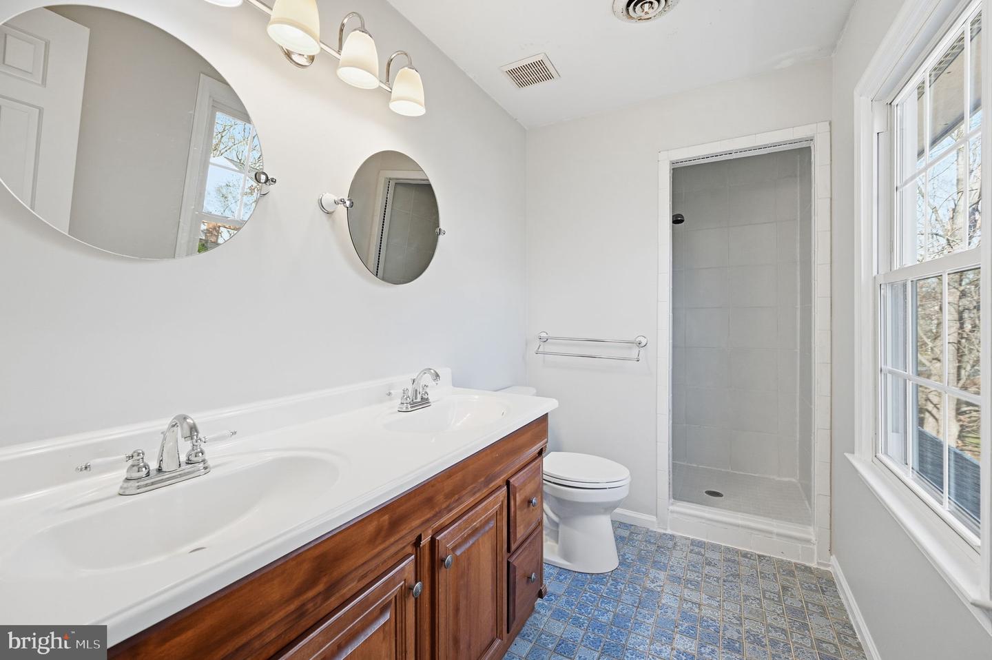 516 GLENEAGLE DR, FREDERICKSBURG, Virginia 22405, 4 Bedrooms Bedrooms, ,3 BathroomsBathrooms,Residential,For sale,516 GLENEAGLE DR,VAST2044422 MLS # VAST2044422