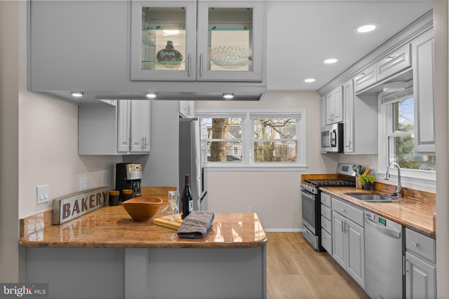 1650 LA SALLE AVE, MCLEAN, Virginia 22102, 5 Bedrooms Bedrooms, ,3 BathroomsBathrooms,Residential,For sale,1650 LA SALLE AVE,VAFX2280820 MLS # VAFX2280820