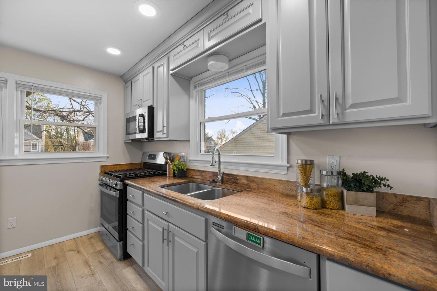 1650 LA SALLE AVE, MCLEAN, Virginia 22102, 5 Bedrooms Bedrooms, ,3 BathroomsBathrooms,Residential,For sale,1650 LA SALLE AVE,VAFX2280820 MLS # VAFX2280820