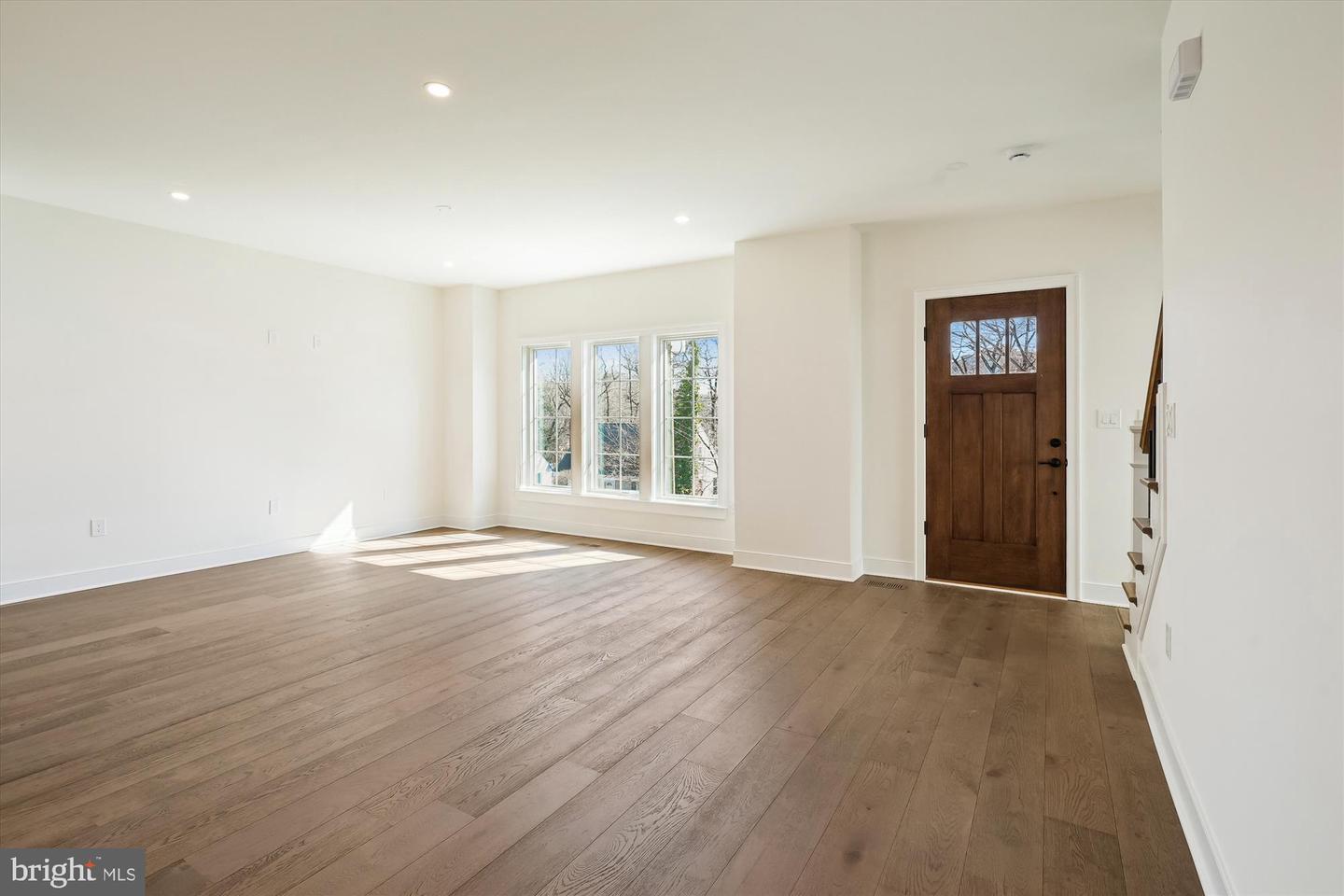 5041 25TH ST S, ARLINGTON, Virginia 22206, 4 Bedrooms Bedrooms, 7 Rooms Rooms,3 BathroomsBathrooms,Residential,For sale,5041 25TH ST S,VAAR2066502 MLS # VAAR2066502