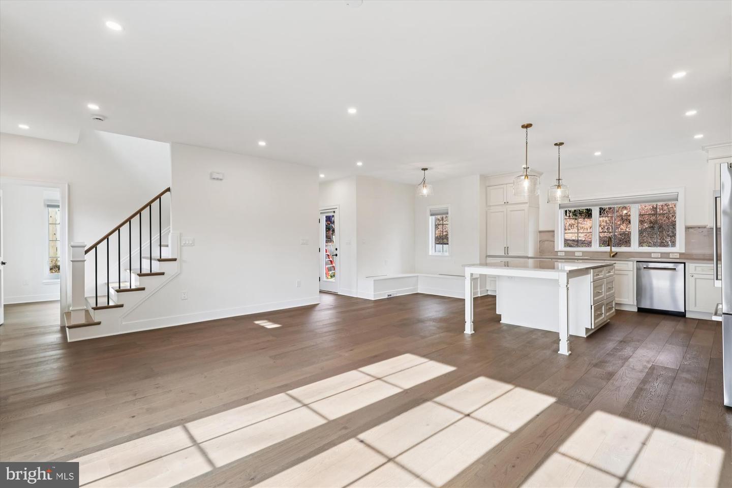 5041 25TH ST S, ARLINGTON, Virginia 22206, 4 Bedrooms Bedrooms, 7 Rooms Rooms,3 BathroomsBathrooms,Residential,For sale,5041 25TH ST S,VAAR2066502 MLS # VAAR2066502