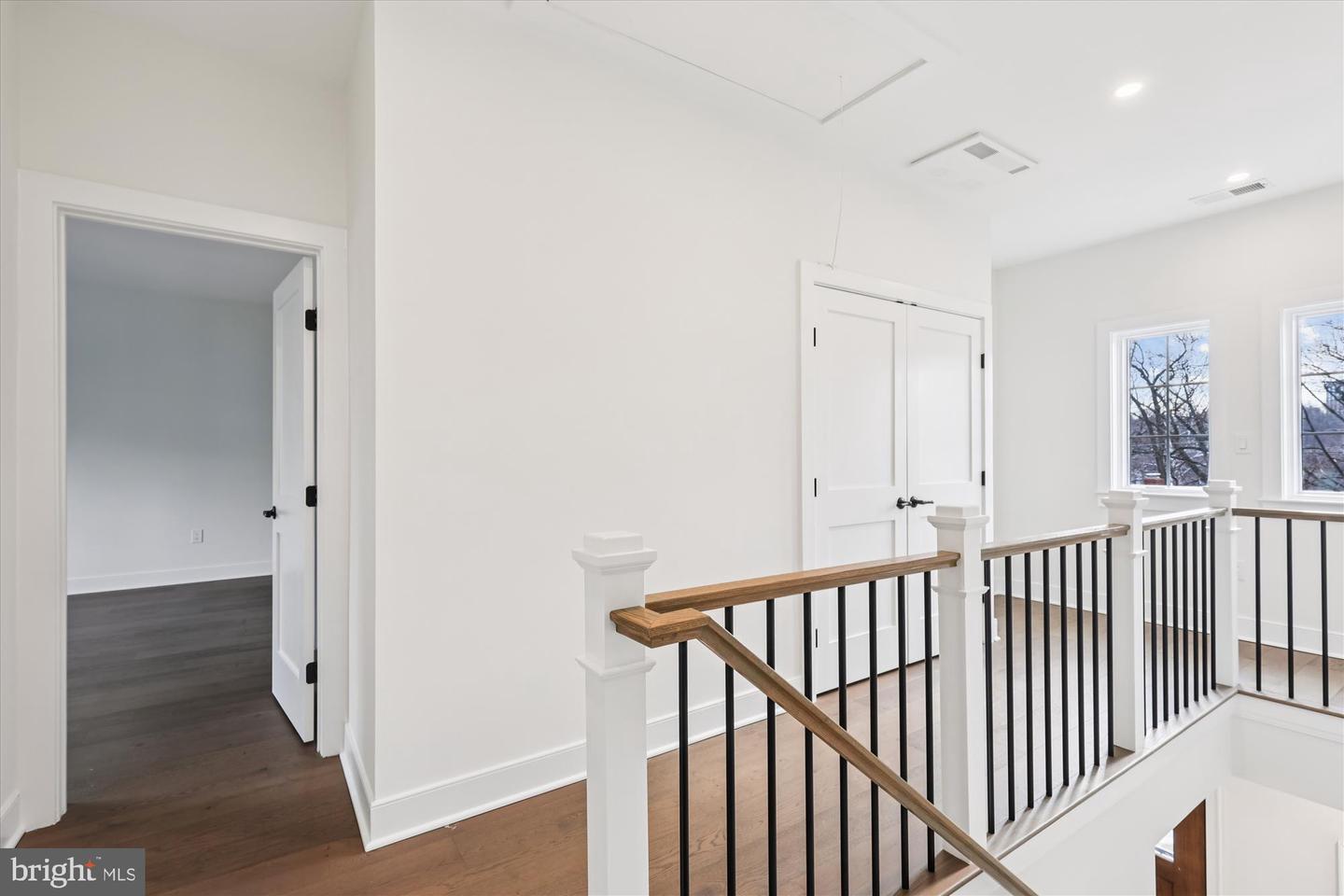 5041 25TH ST S, ARLINGTON, Virginia 22206, 4 Bedrooms Bedrooms, 7 Rooms Rooms,3 BathroomsBathrooms,Residential,For sale,5041 25TH ST S,VAAR2066502 MLS # VAAR2066502