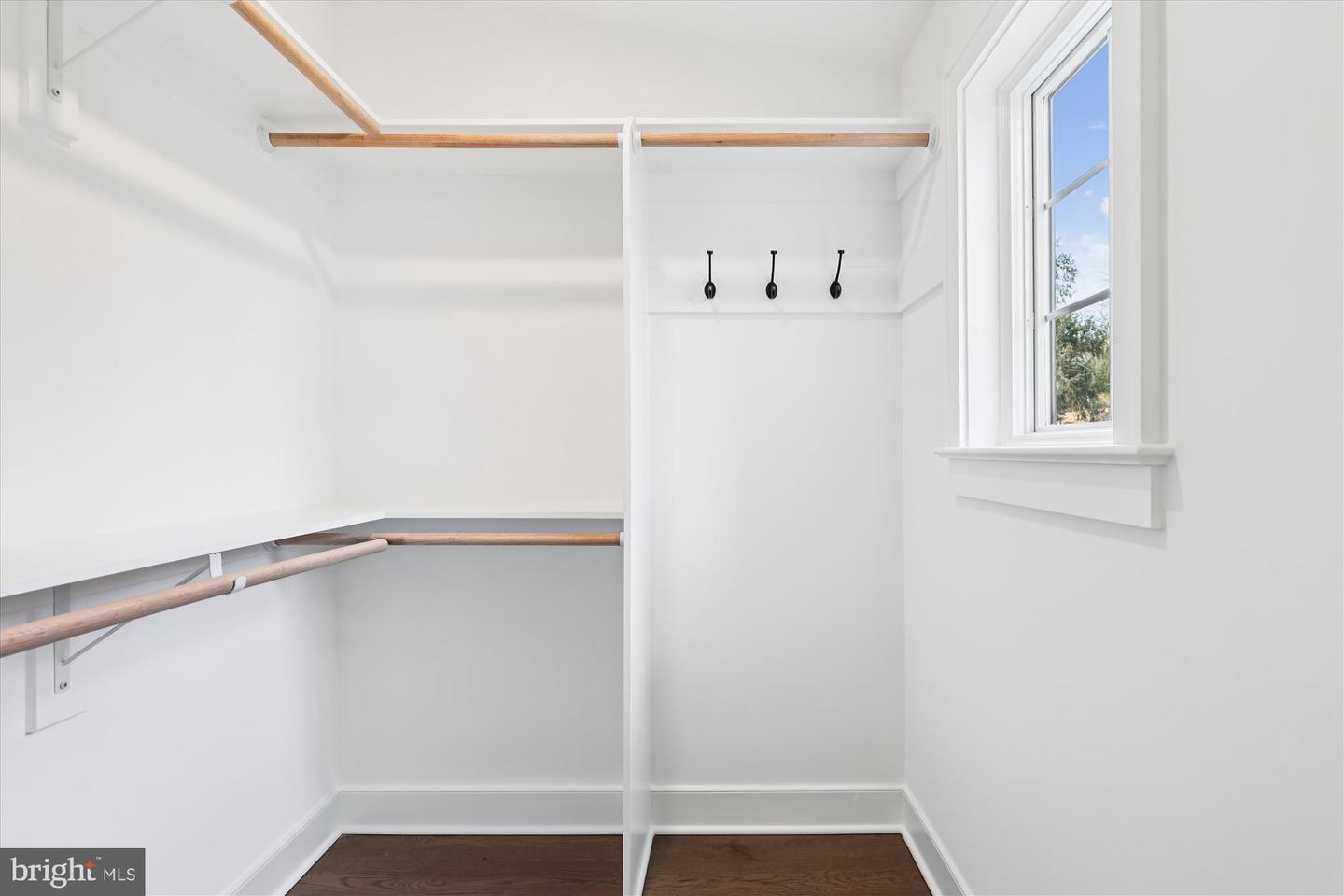 5041 25TH ST S, ARLINGTON, Virginia 22206, 4 Bedrooms Bedrooms, 7 Rooms Rooms,3 BathroomsBathrooms,Residential,For sale,5041 25TH ST S,VAAR2066502 MLS # VAAR2066502