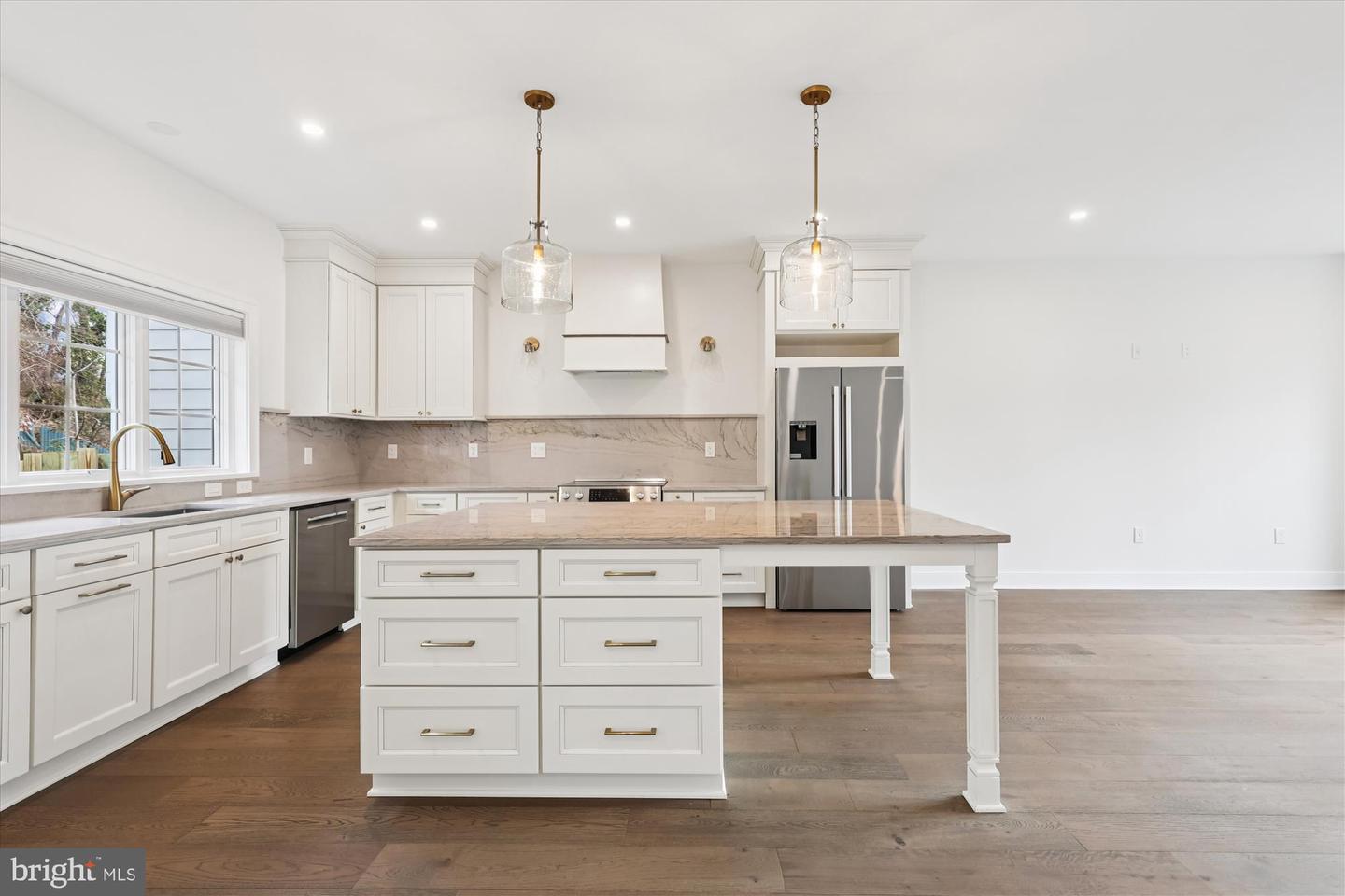 5041 25TH ST S, ARLINGTON, Virginia 22206, 4 Bedrooms Bedrooms, 7 Rooms Rooms,3 BathroomsBathrooms,Residential,For sale,5041 25TH ST S,VAAR2066502 MLS # VAAR2066502