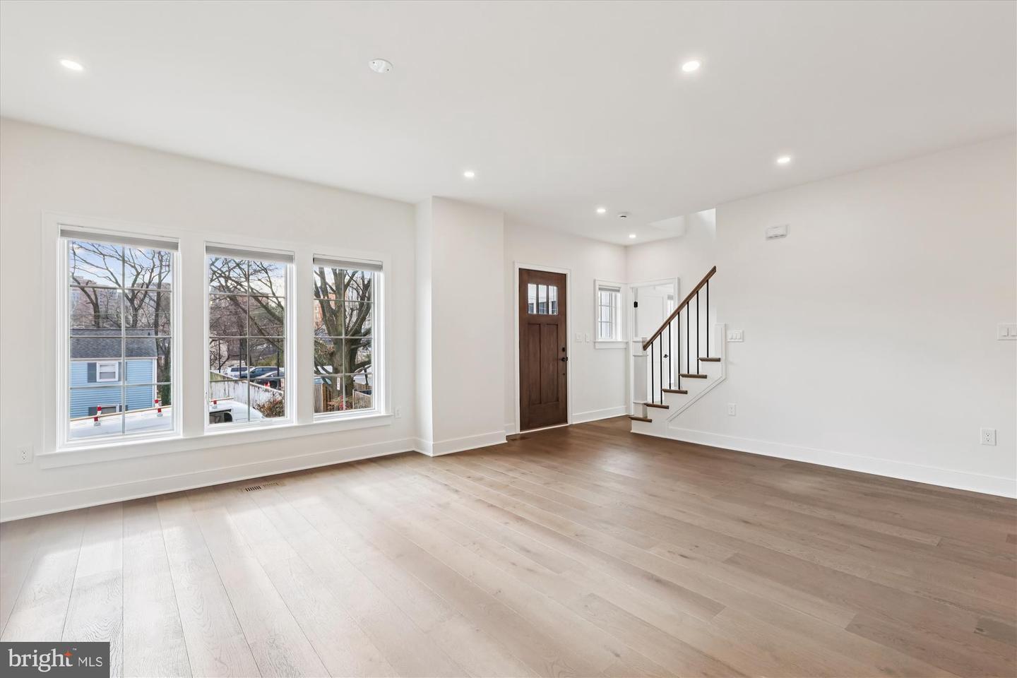 5041 25TH ST S, ARLINGTON, Virginia 22206, 4 Bedrooms Bedrooms, 7 Rooms Rooms,3 BathroomsBathrooms,Residential,For sale,5041 25TH ST S,VAAR2066502 MLS # VAAR2066502