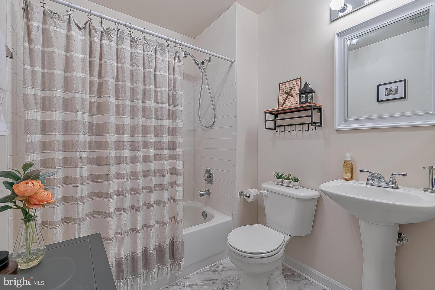 6612 NETTIES LN #26L, ALEXANDRIA, Virginia 22315, 2 Bedrooms Bedrooms, ,2 BathroomsBathrooms,Residential,For sale,6612 NETTIES LN #26L,VAFX2281480 MLS # VAFX2281480