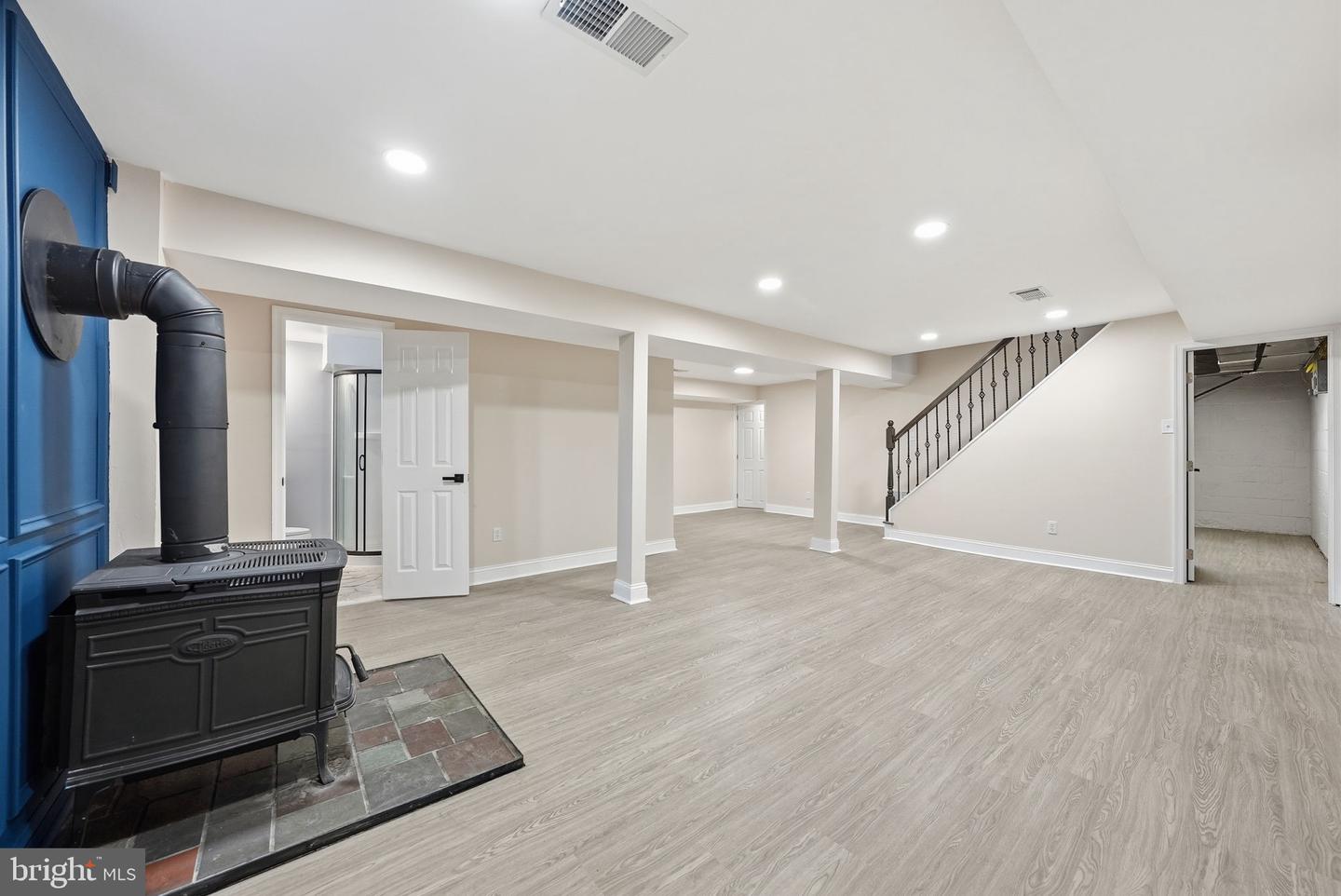 6436 MAPLEWOOD DR, FALLS CHURCH, Virginia 22041, 4 Bedrooms Bedrooms, ,2 BathroomsBathrooms,Residential,For sale,6436 MAPLEWOOD DR,VAFX2282830 MLS # VAFX2282830