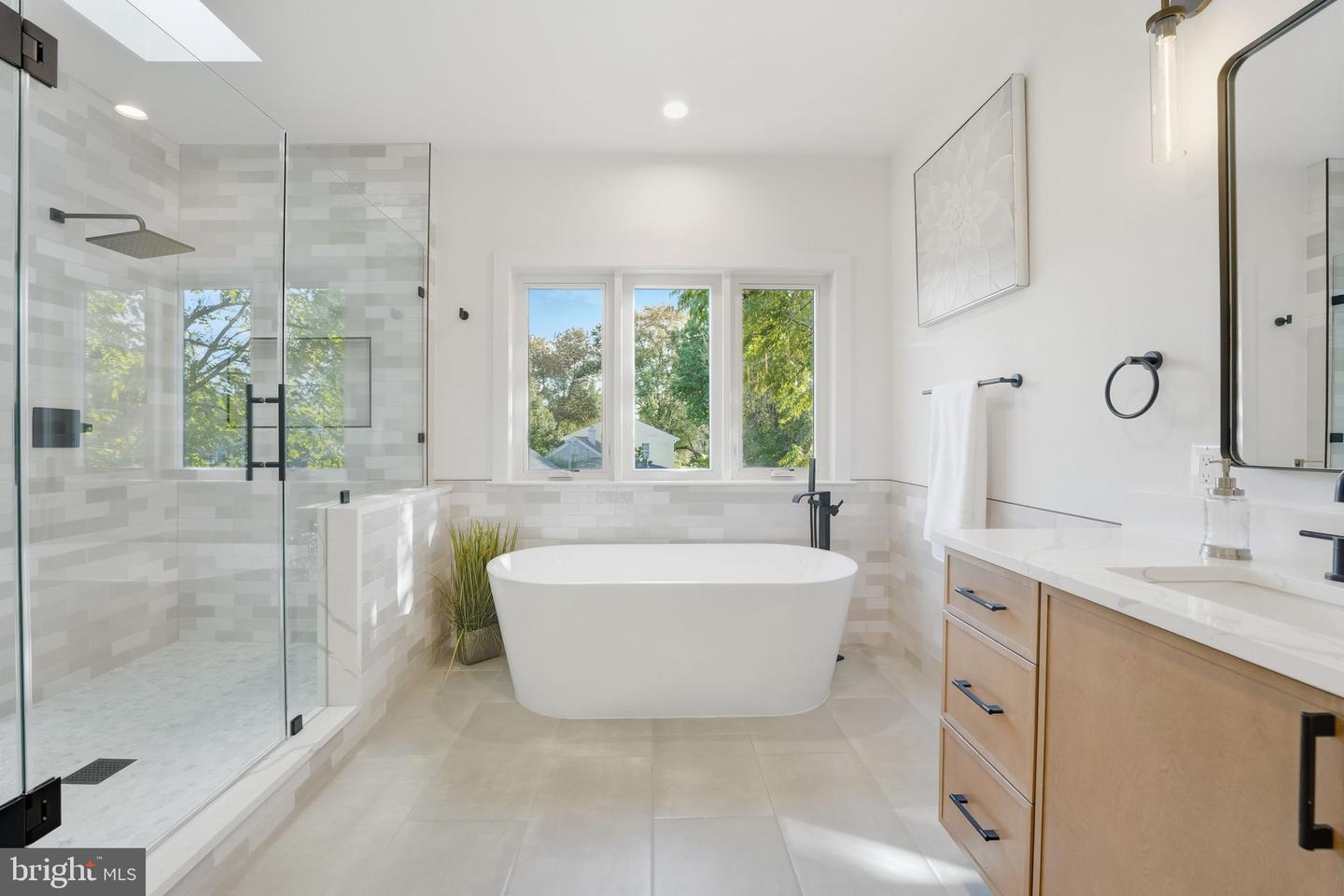 3218 BLUNDELL RD, FALLS CHURCH, Virginia 22042, 6 Bedrooms Bedrooms, ,5 BathroomsBathrooms,Residential,For sale,3218 BLUNDELL RD,VAFX2282982 MLS # VAFX2282982