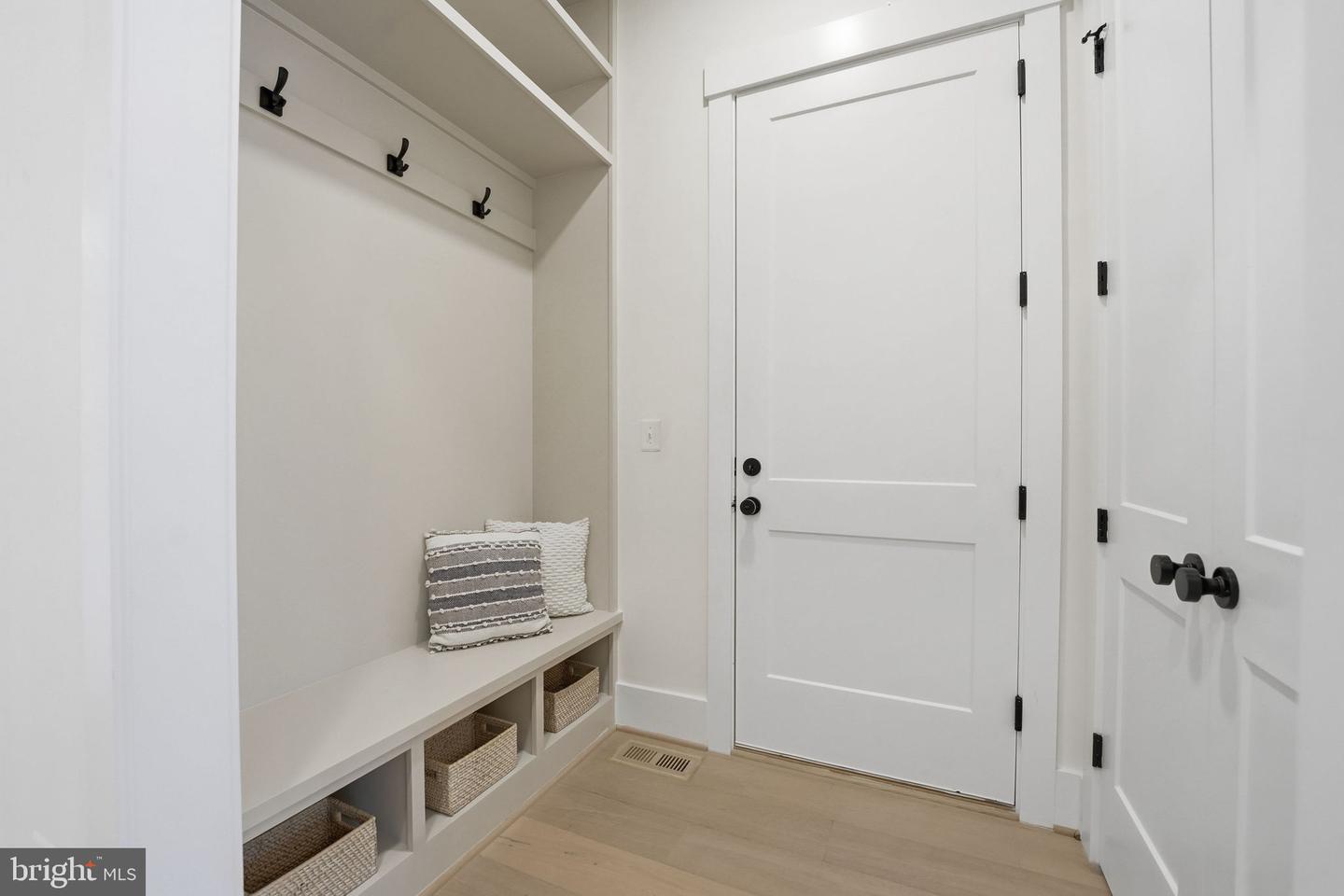 7228 ALLAN AVE, FALLS CHURCH, Virginia 22046, 6 Bedrooms Bedrooms, ,6 BathroomsBathrooms,Residential,For sale,7228 ALLAN AVE,VAFX2282986 MLS # VAFX2282986