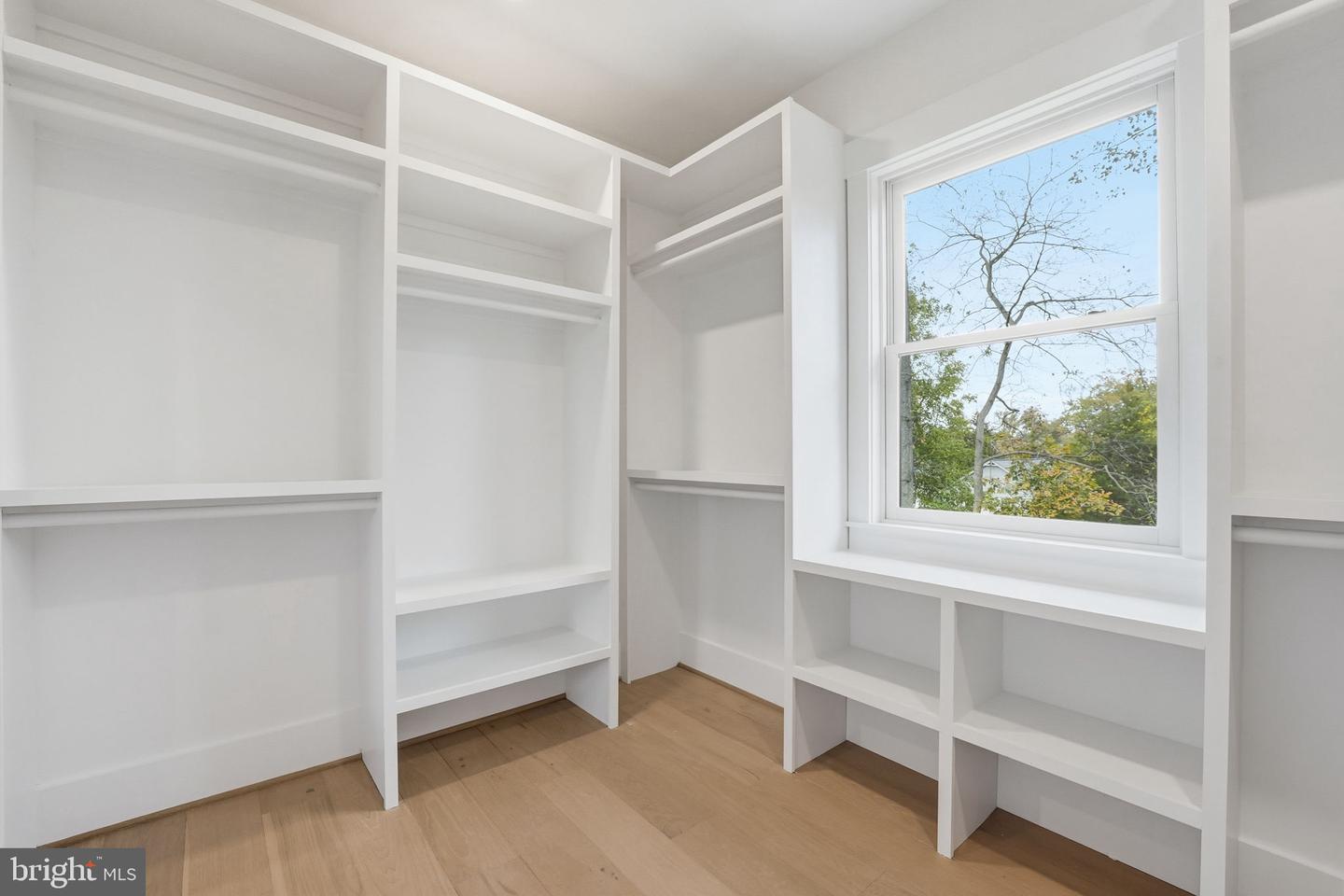 7228 ALLAN AVE, FALLS CHURCH, Virginia 22046, 6 Bedrooms Bedrooms, ,6 BathroomsBathrooms,Residential,For sale,7228 ALLAN AVE,VAFX2282986 MLS # VAFX2282986