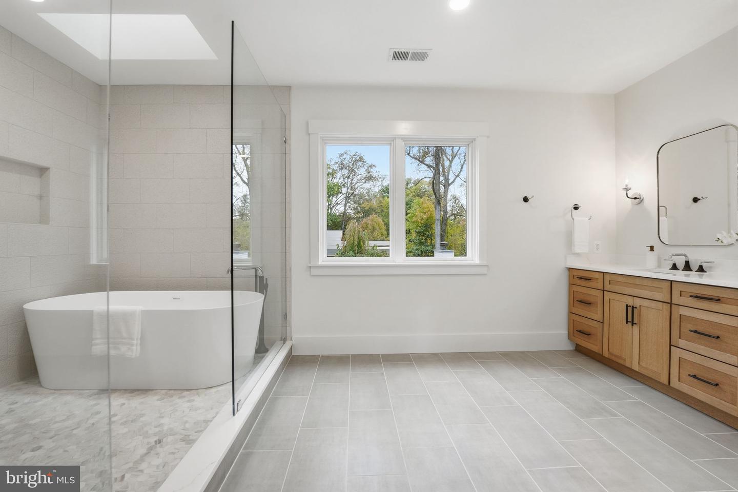 7228 ALLAN AVE, FALLS CHURCH, Virginia 22046, 6 Bedrooms Bedrooms, ,6 BathroomsBathrooms,Residential,For sale,7228 ALLAN AVE,VAFX2282986 MLS # VAFX2282986