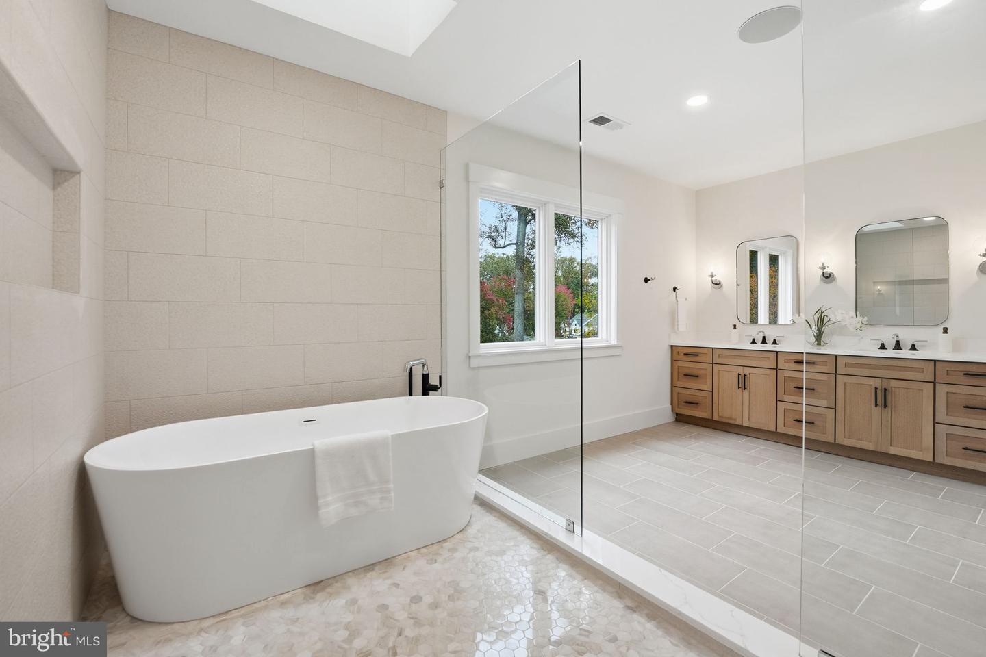 7228 ALLAN AVE, FALLS CHURCH, Virginia 22046, 6 Bedrooms Bedrooms, ,6 BathroomsBathrooms,Residential,For sale,7228 ALLAN AVE,VAFX2282986 MLS # VAFX2282986