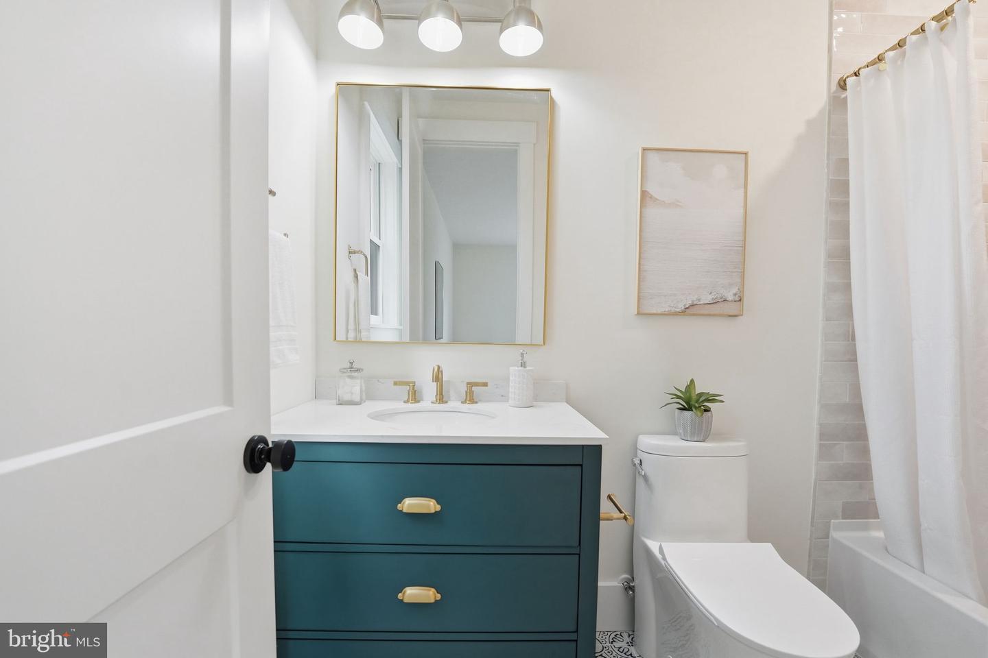 7228 ALLAN AVE, FALLS CHURCH, Virginia 22046, 6 Bedrooms Bedrooms, ,6 BathroomsBathrooms,Residential,For sale,7228 ALLAN AVE,VAFX2282986 MLS # VAFX2282986