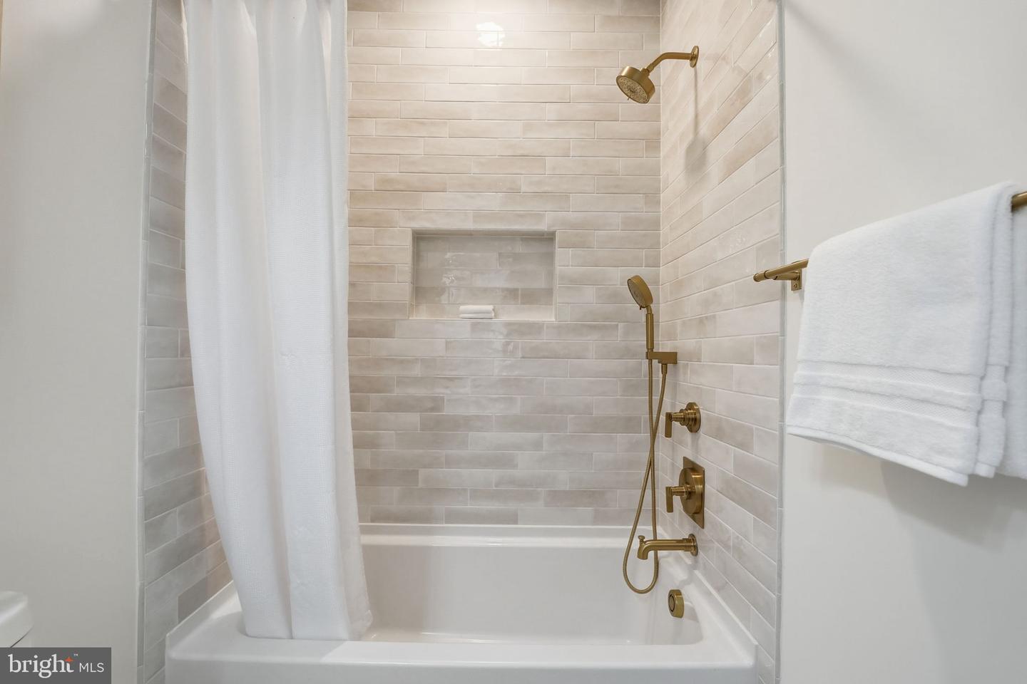 7228 ALLAN AVE, FALLS CHURCH, Virginia 22046, 6 Bedrooms Bedrooms, ,6 BathroomsBathrooms,Residential,For sale,7228 ALLAN AVE,VAFX2282986 MLS # VAFX2282986