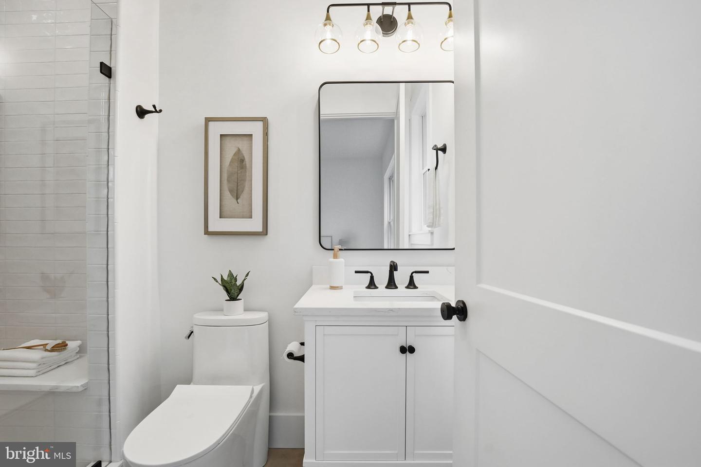 7228 ALLAN AVE, FALLS CHURCH, Virginia 22046, 6 Bedrooms Bedrooms, ,6 BathroomsBathrooms,Residential,For sale,7228 ALLAN AVE,VAFX2282986 MLS # VAFX2282986