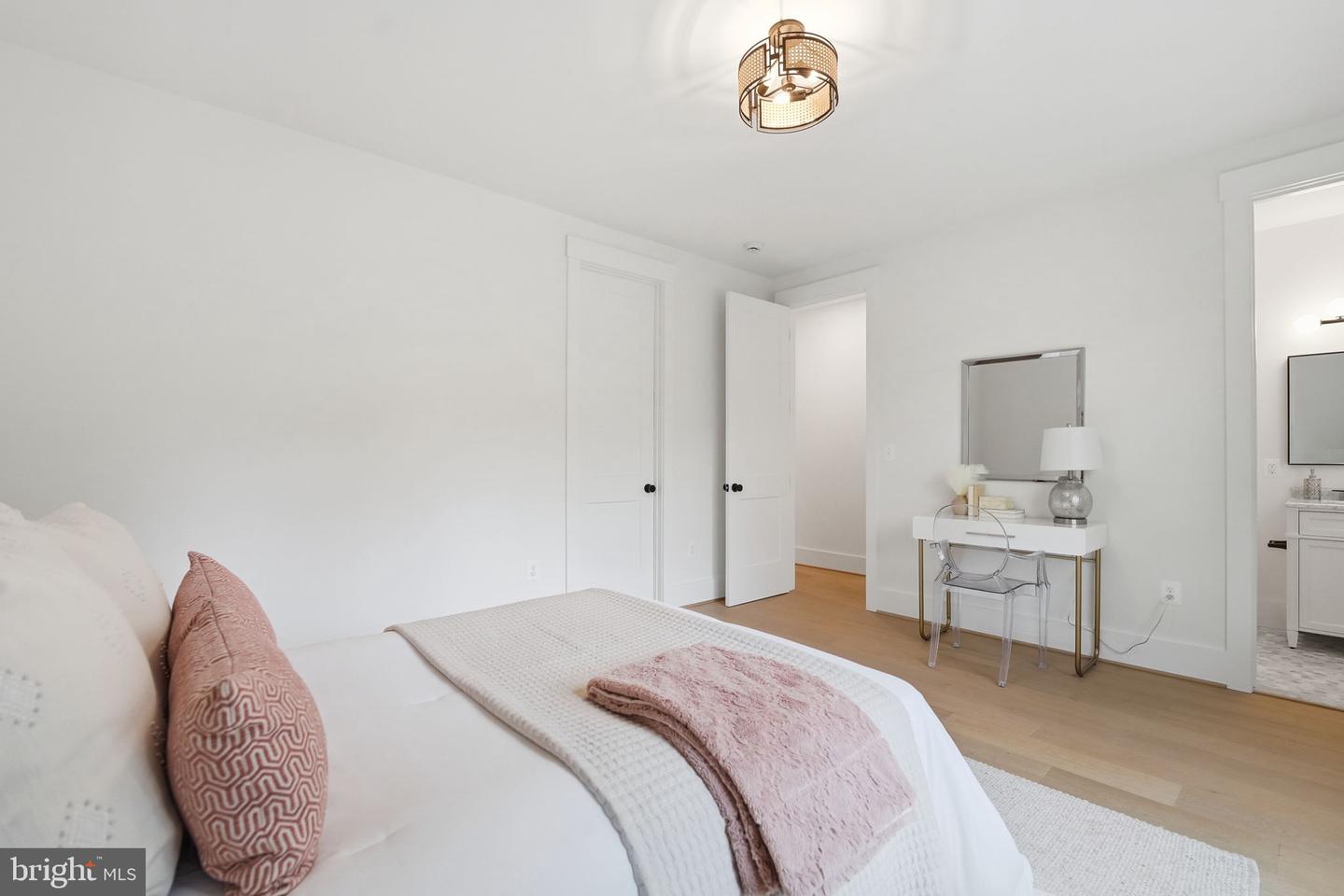 7228 ALLAN AVE, FALLS CHURCH, Virginia 22046, 6 Bedrooms Bedrooms, ,6 BathroomsBathrooms,Residential,For sale,7228 ALLAN AVE,VAFX2282986 MLS # VAFX2282986