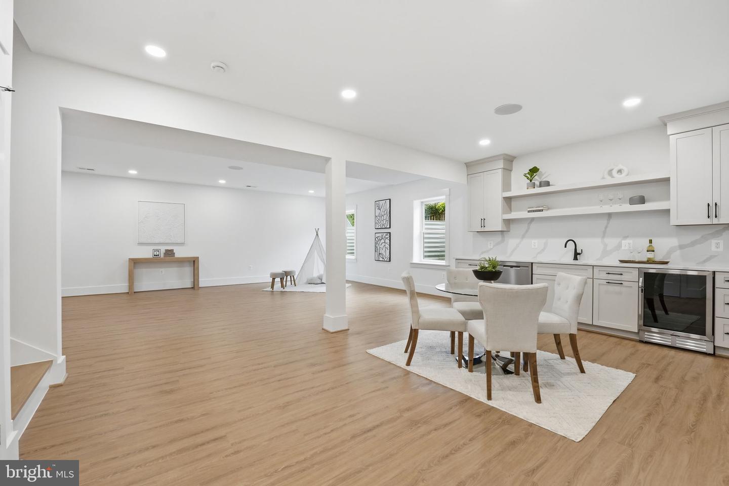 7228 ALLAN AVE, FALLS CHURCH, Virginia 22046, 6 Bedrooms Bedrooms, ,6 BathroomsBathrooms,Residential,For sale,7228 ALLAN AVE,VAFX2282986 MLS # VAFX2282986