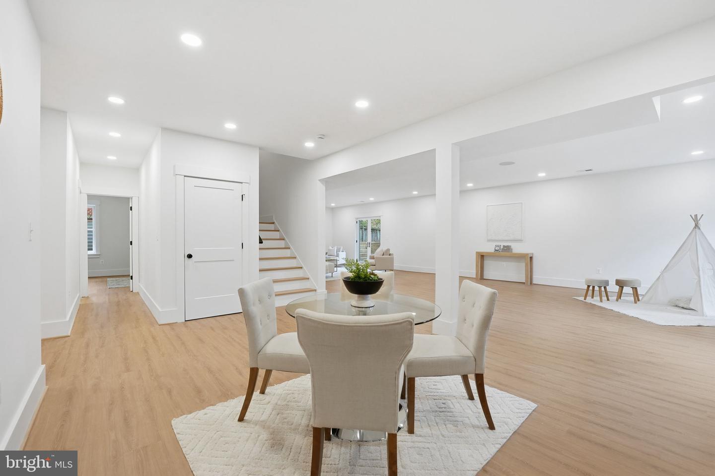 7228 ALLAN AVE, FALLS CHURCH, Virginia 22046, 6 Bedrooms Bedrooms, ,6 BathroomsBathrooms,Residential,For sale,7228 ALLAN AVE,VAFX2282986 MLS # VAFX2282986